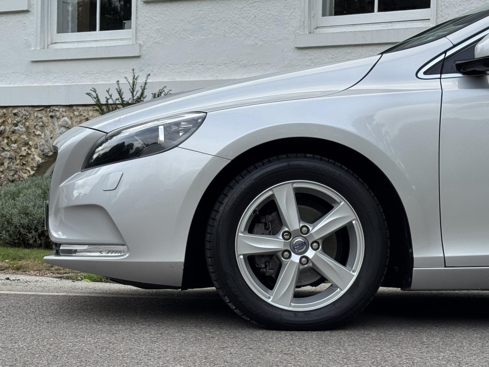 Volvo V40 1.6 D2 SE Hatchback 5dr Diesel Manual Euro 5 (s/s) (115 ps)