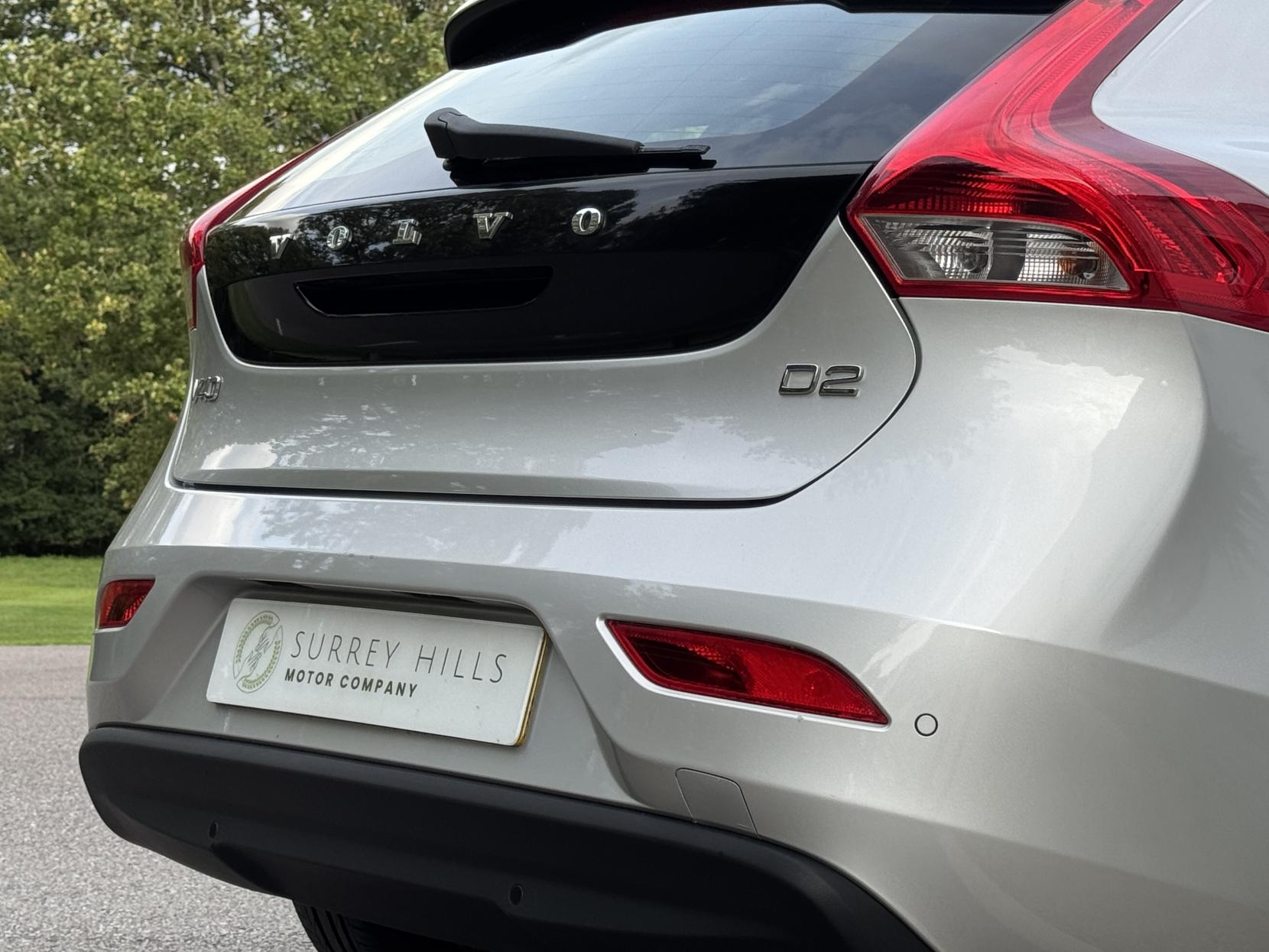 Volvo V40 1.6 D2 SE Hatchback 5dr Diesel Manual Euro 5 (s/s) (115 ps)