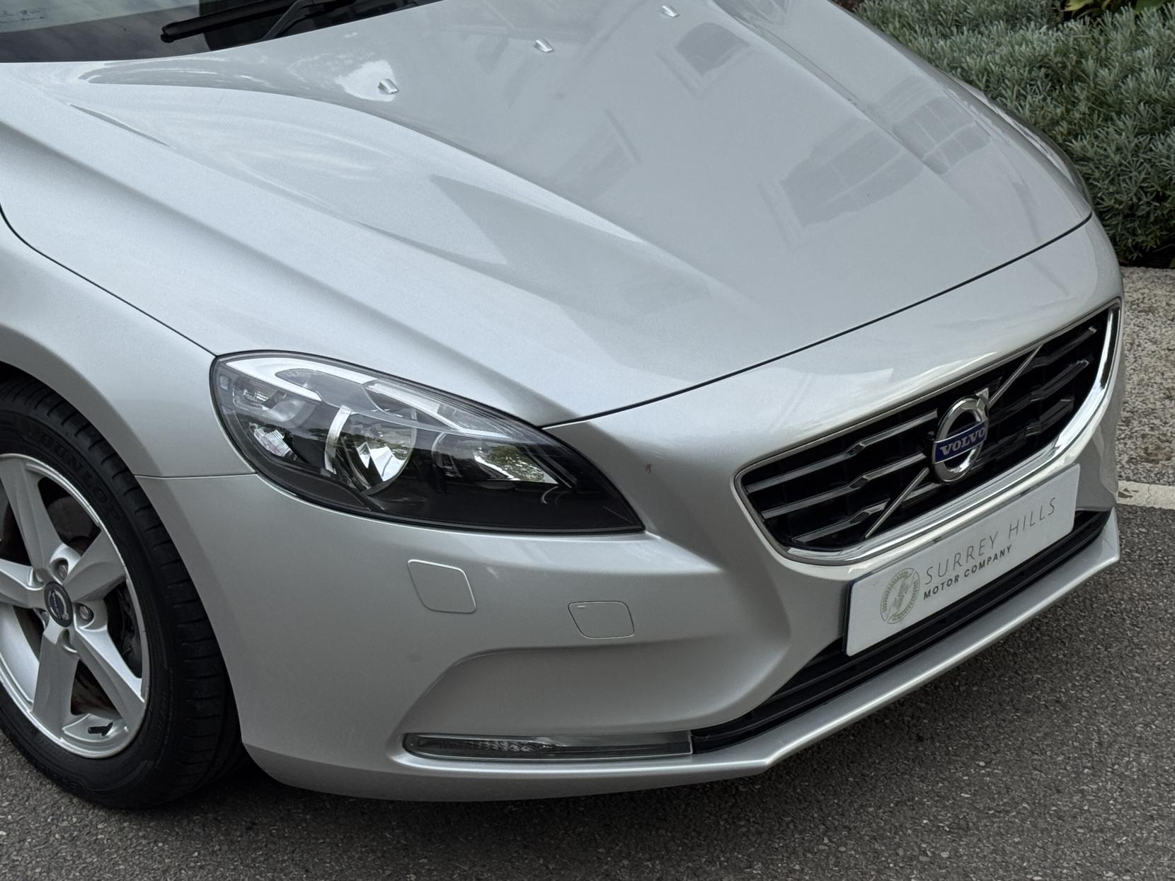 Volvo V40 1.6 D2 SE Hatchback 5dr Diesel Manual Euro 5 (s/s) (115 ps)