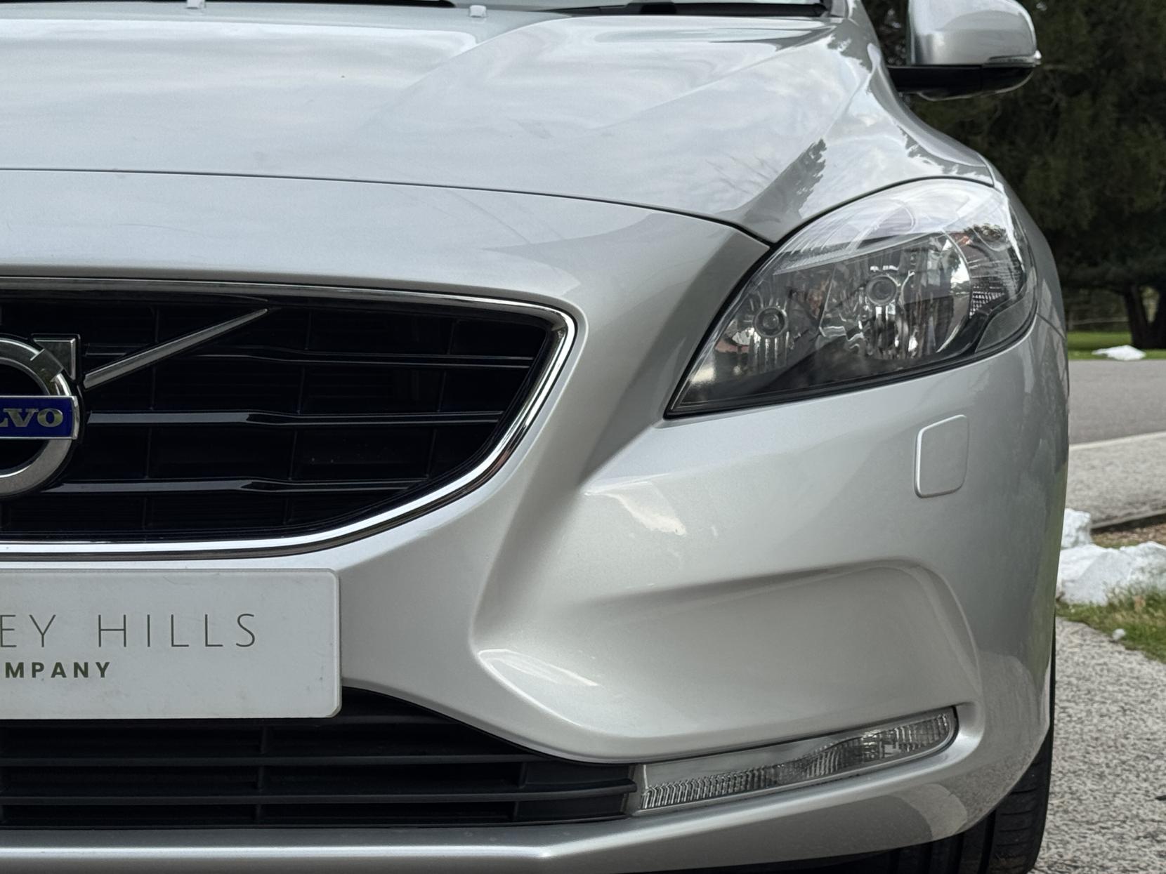 Volvo V40 1.6 D2 SE Hatchback 5dr Diesel Manual Euro 5 (s/s) (115 ps)