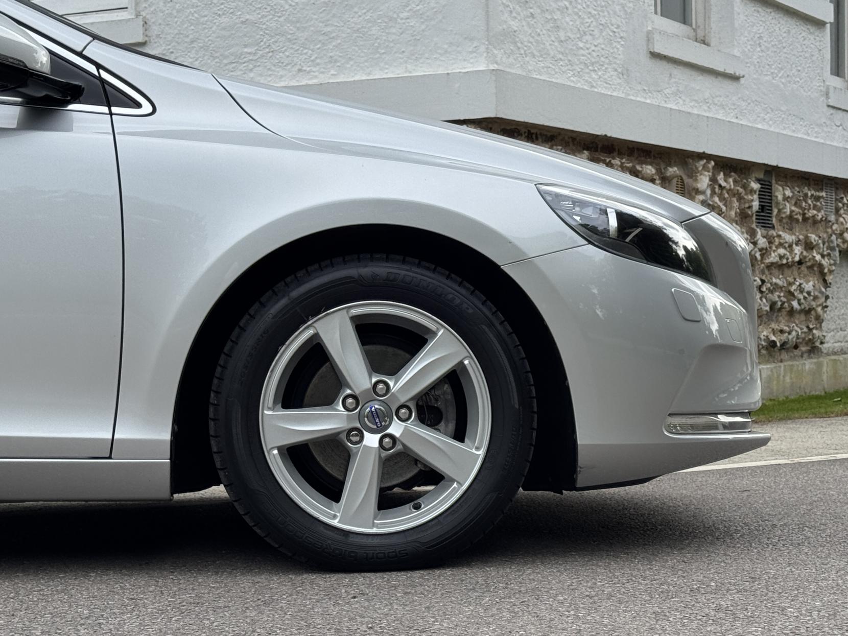 Volvo V40 1.6 D2 SE Hatchback 5dr Diesel Manual Euro 5 (s/s) (115 ps)
