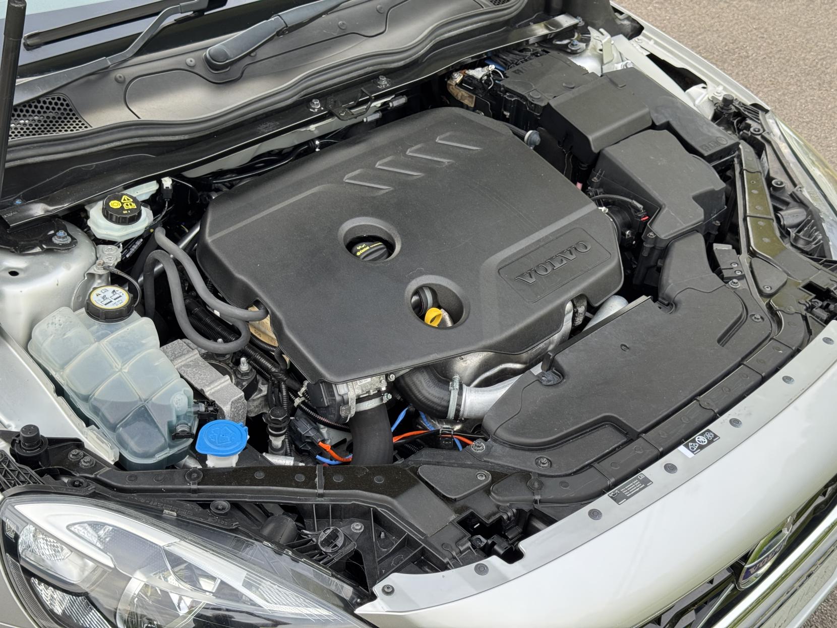 Volvo V40 1.6 D2 SE Hatchback 5dr Diesel Manual Euro 5 (s/s) (115 ps)
