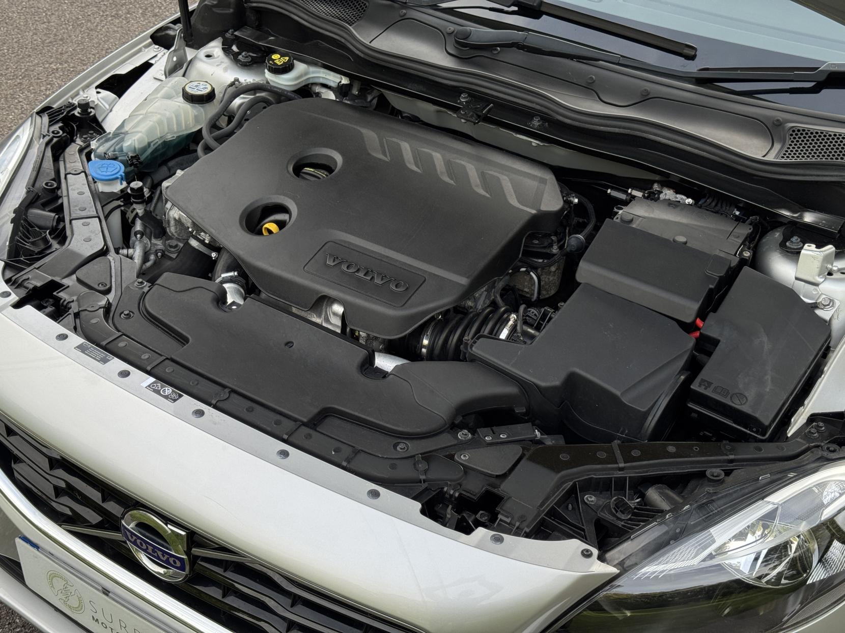 Volvo V40 1.6 D2 SE Hatchback 5dr Diesel Manual Euro 5 (s/s) (115 ps)