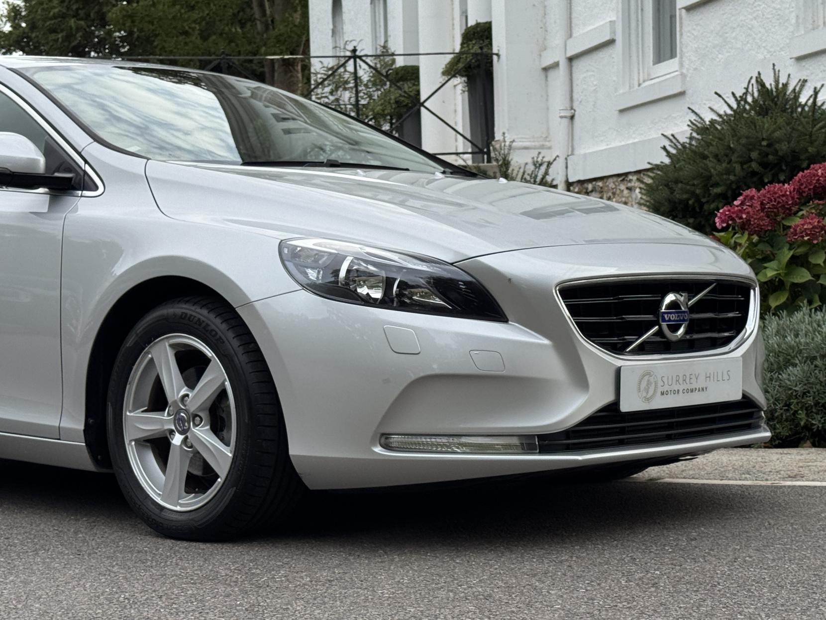 Volvo V40 1.6 D2 SE Hatchback 5dr Diesel Manual Euro 5 (s/s) (115 ps)
