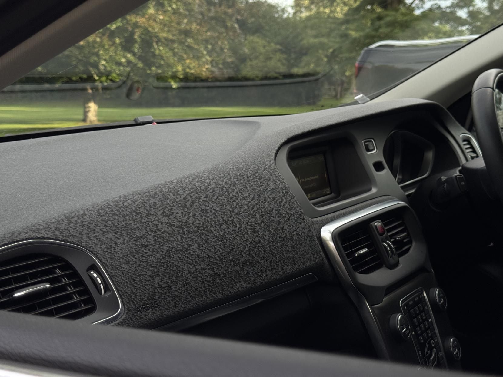 Volvo V40 1.6 D2 SE Hatchback 5dr Diesel Manual Euro 5 (s/s) (115 ps)