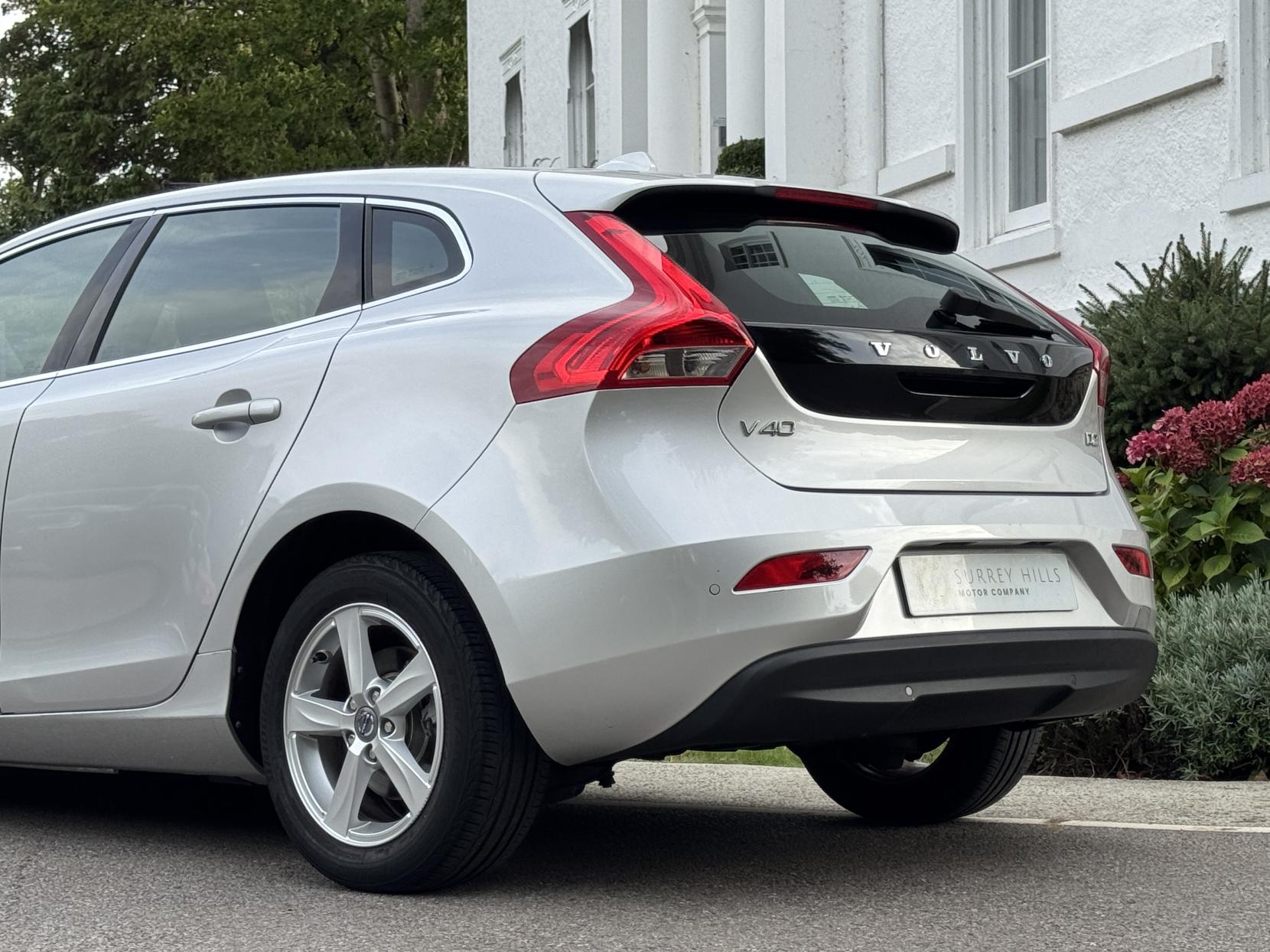 Volvo V40 1.6 D2 SE Hatchback 5dr Diesel Manual Euro 5 (s/s) (115 ps)
