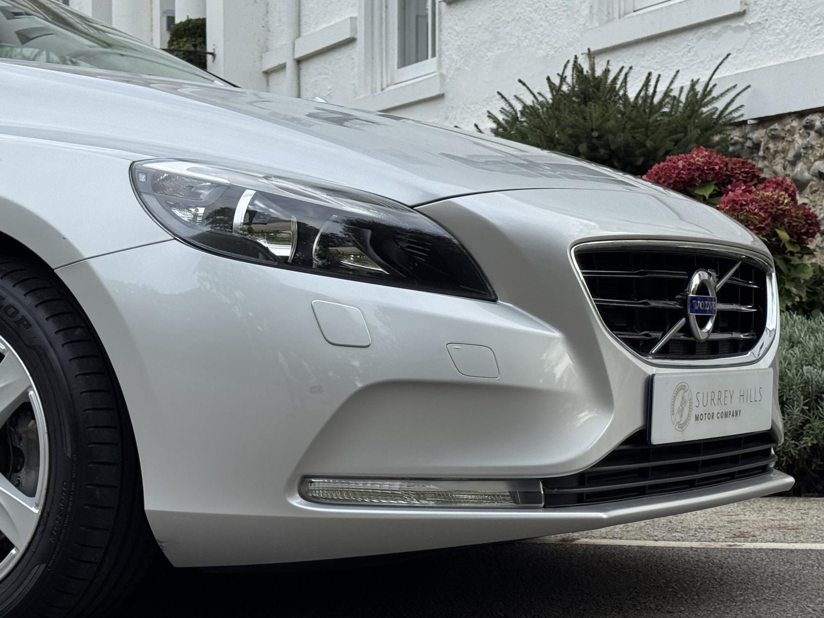 Volvo V40 1.6 D2 SE Hatchback 5dr Diesel Manual Euro 5 (s/s) (115 ps)