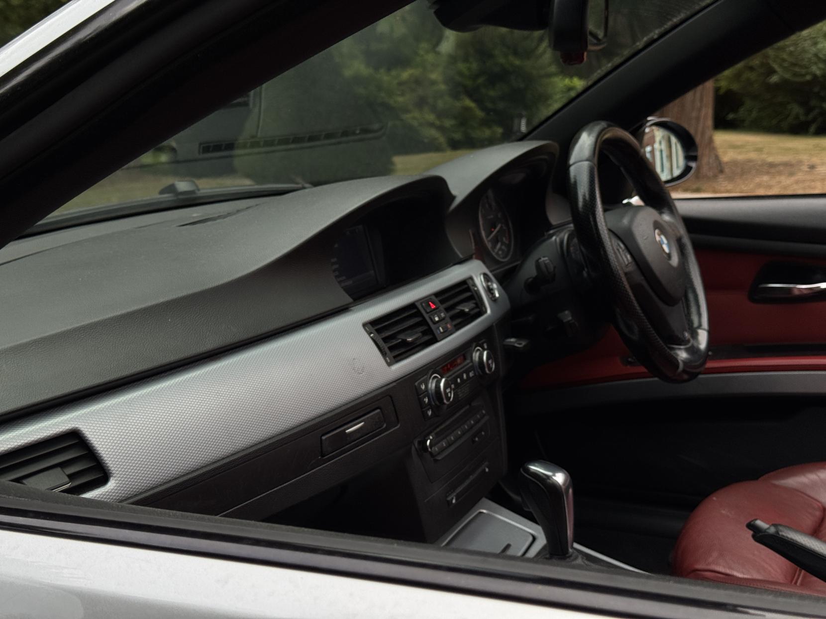 BMW 3 Series 3.0 325i M Sport Highline Convertible 2dr Petrol Steptronic Euro 4 (218 ps)