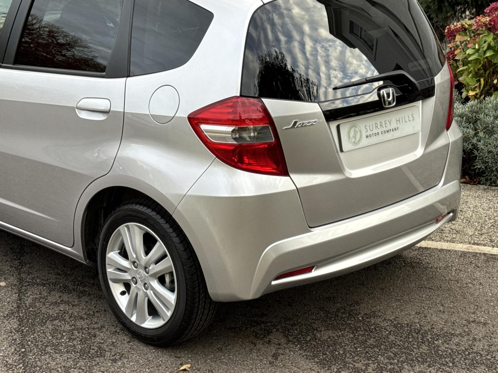 Honda Jazz 1.4 i-VTEC ES Plus Hatchback 5dr Petrol CVT Euro 5 (99 ps)