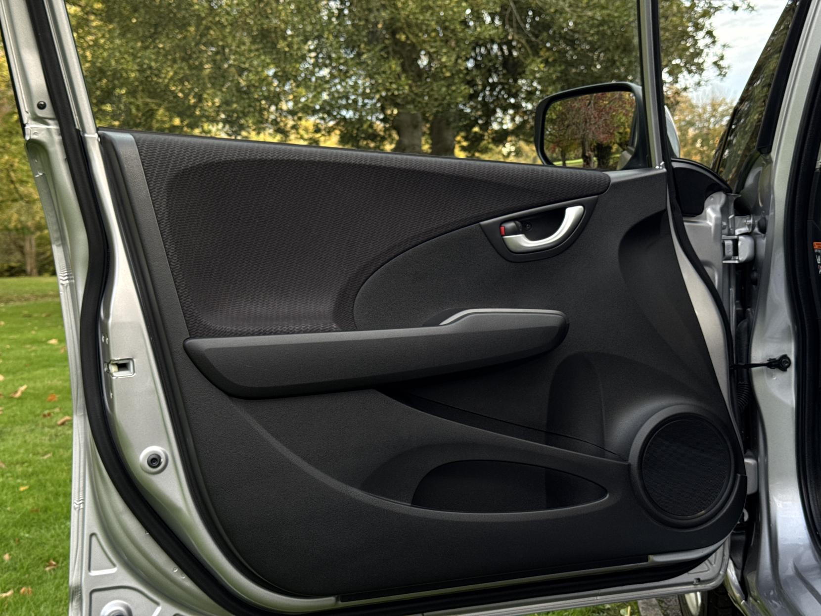 Honda Jazz 1.4 i-VTEC ES Plus Hatchback 5dr Petrol CVT Euro 5 (99 ps)