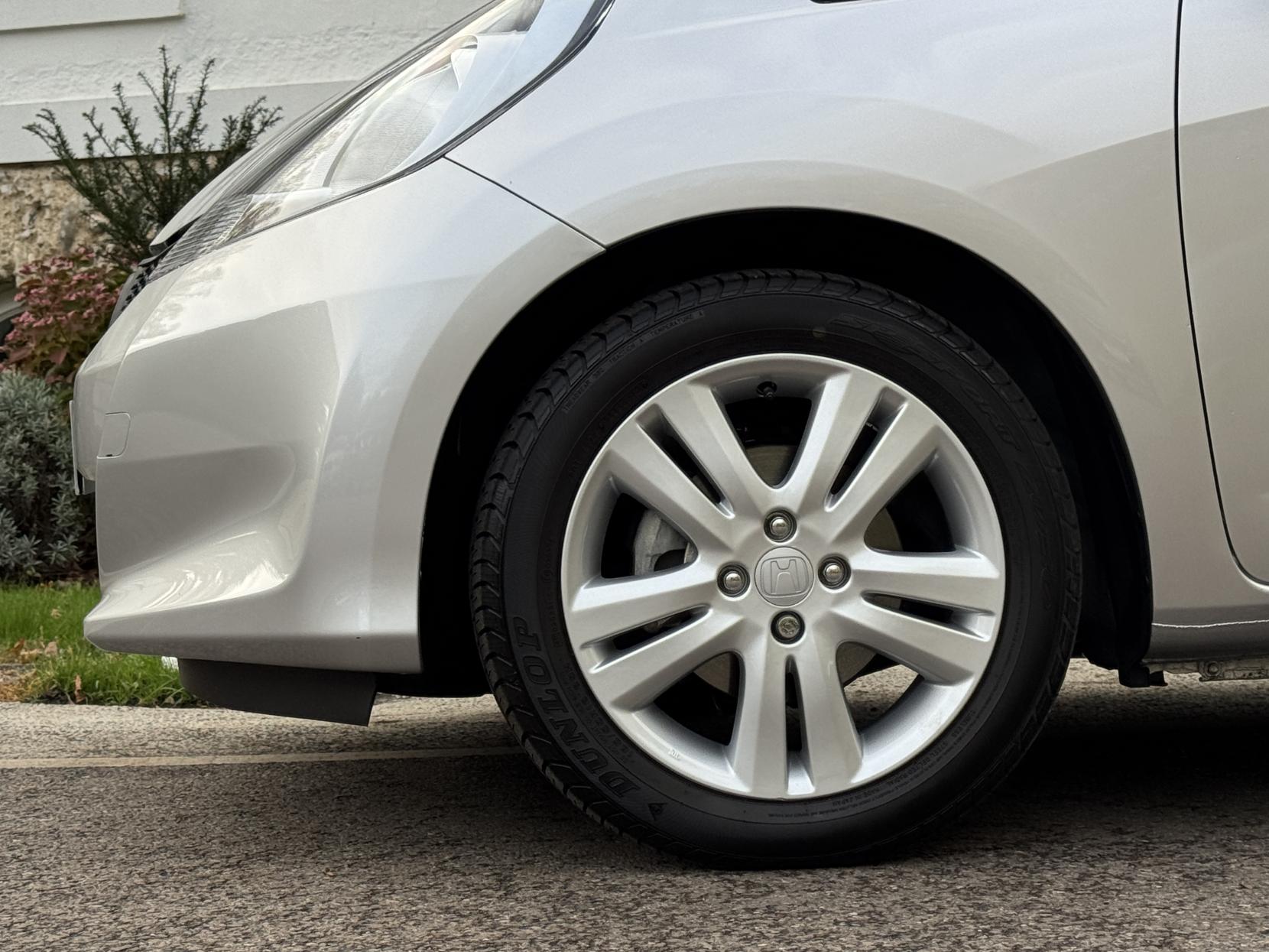 Honda Jazz 1.4 i-VTEC ES Plus Hatchback 5dr Petrol CVT Euro 5 (99 ps)