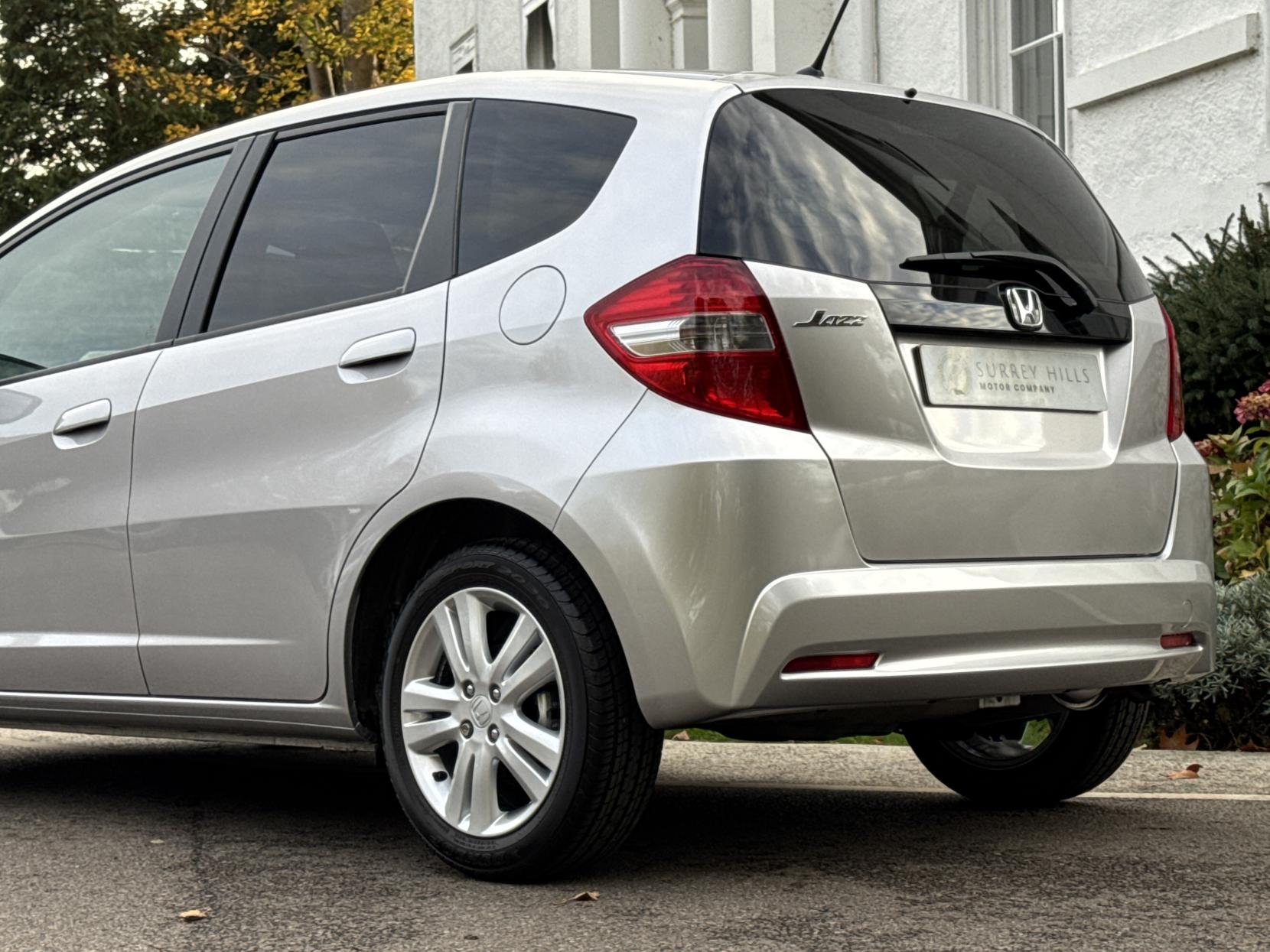 Honda Jazz 1.4 i-VTEC ES Plus Hatchback 5dr Petrol CVT Euro 5 (99 ps)