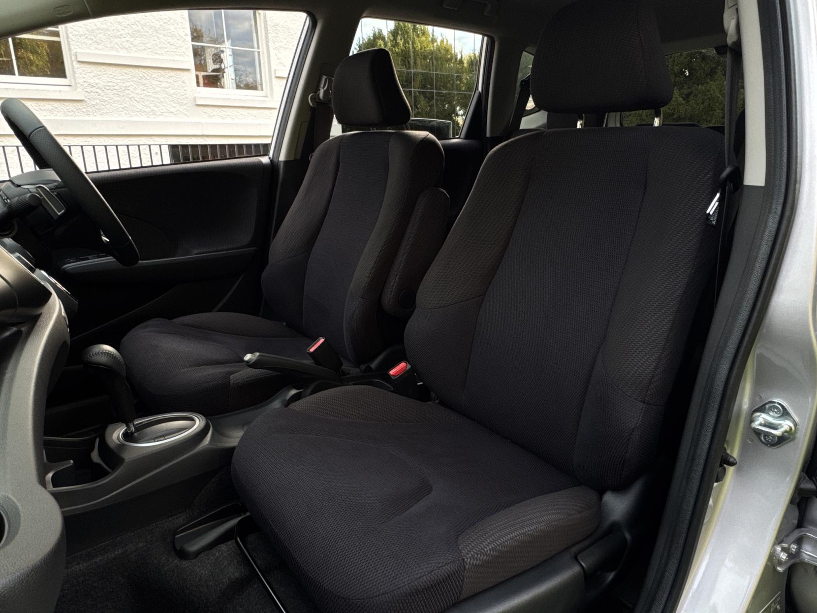 Honda Jazz 1.4 i-VTEC ES Plus Hatchback 5dr Petrol CVT Euro 5 (99 ps)