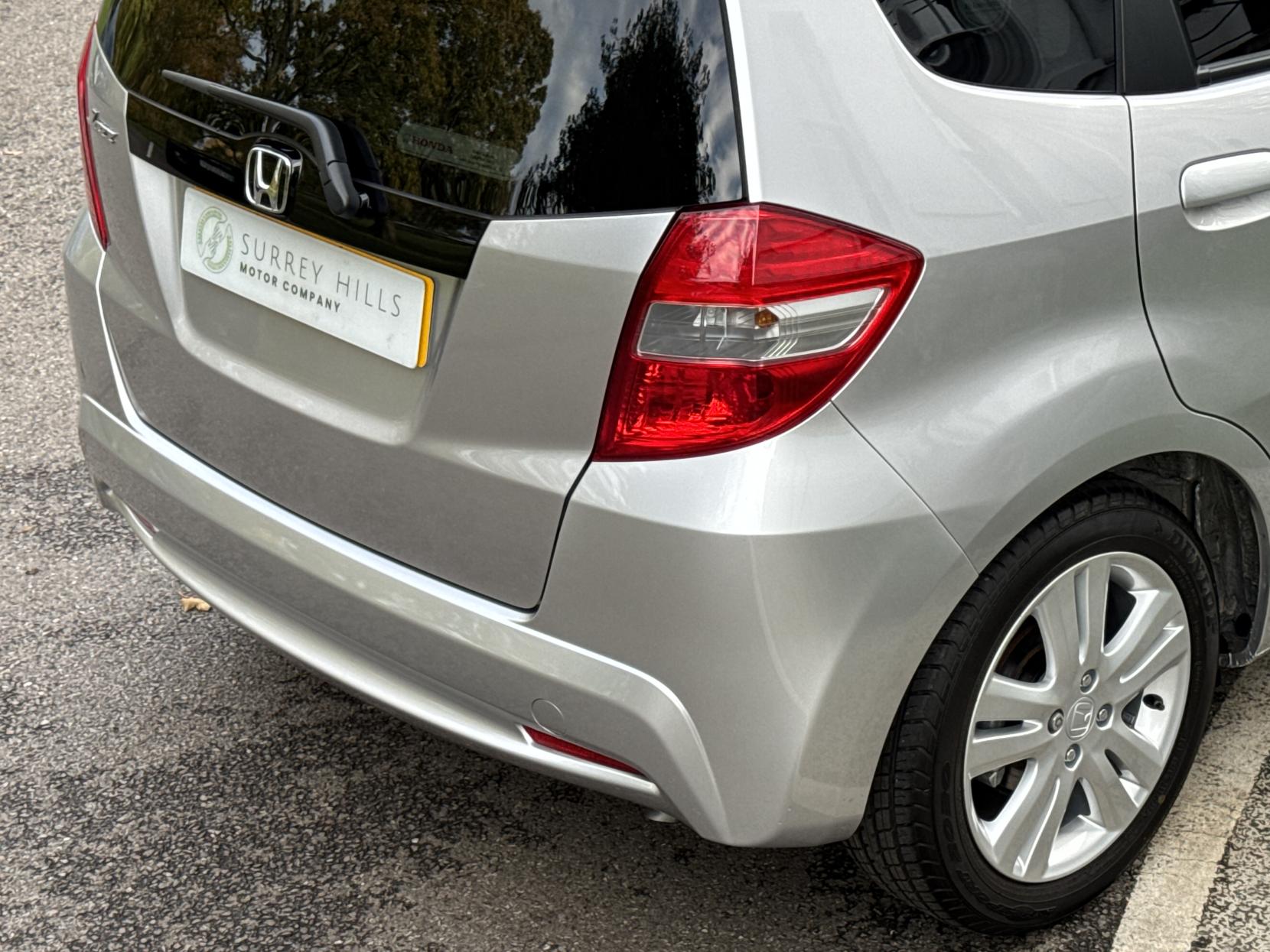 Honda Jazz 1.4 i-VTEC ES Plus Hatchback 5dr Petrol CVT Euro 5 (99 ps)