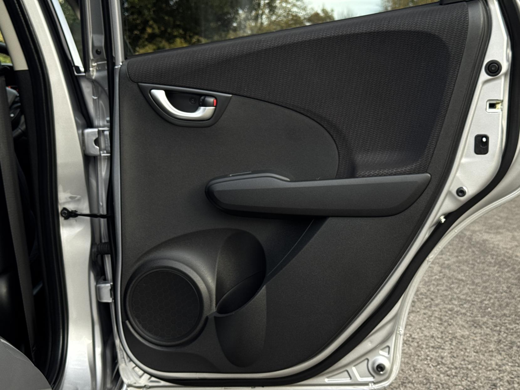 Honda Jazz 1.4 i-VTEC ES Plus Hatchback 5dr Petrol CVT Euro 5 (99 ps)