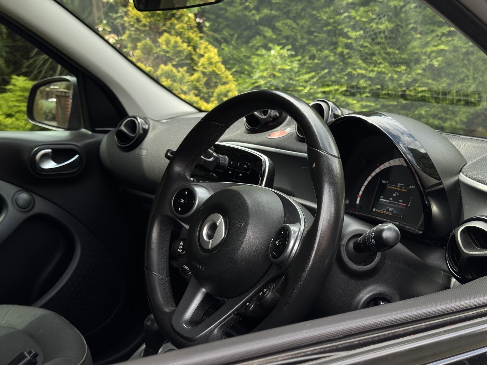 Smart forfour 0.9T Passion Hatchback 5dr Petrol Twinamic Euro 6 (s/s) (90 ps)