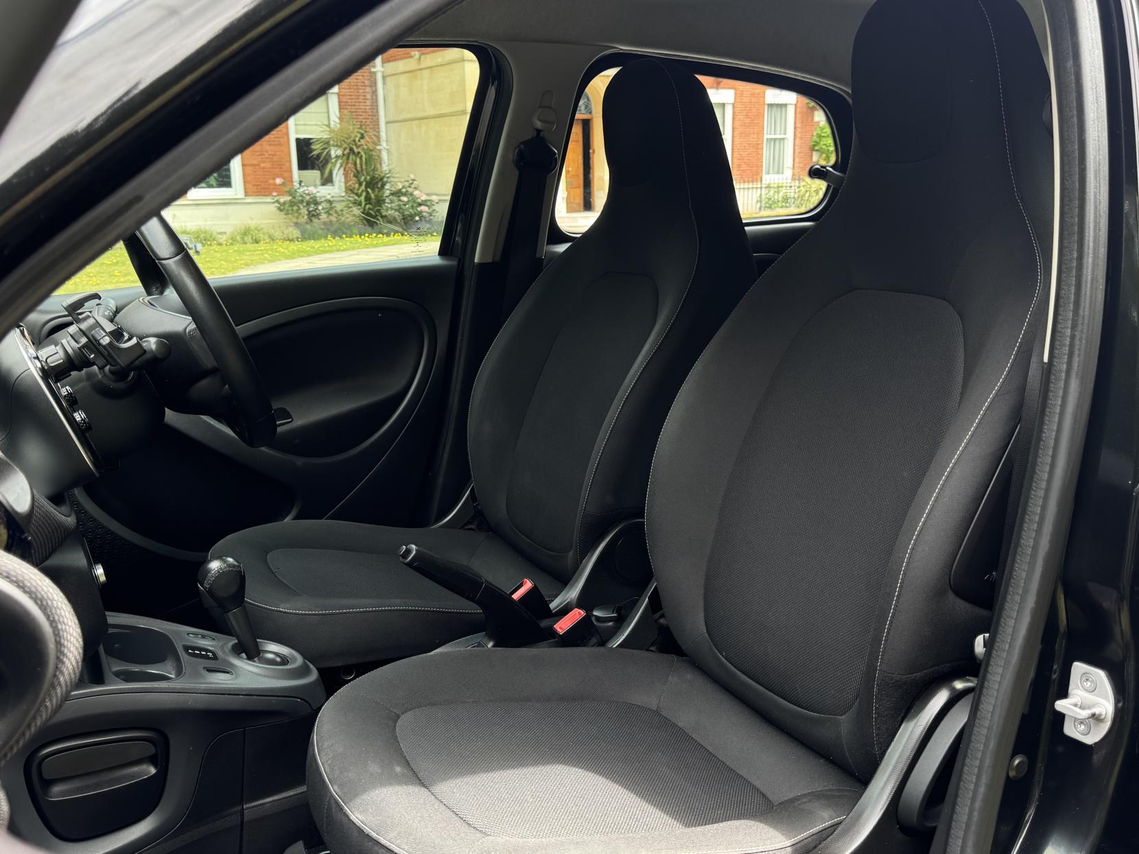 Smart forfour 0.9T Passion Hatchback 5dr Petrol Twinamic Euro 6 (s/s) (90 ps)