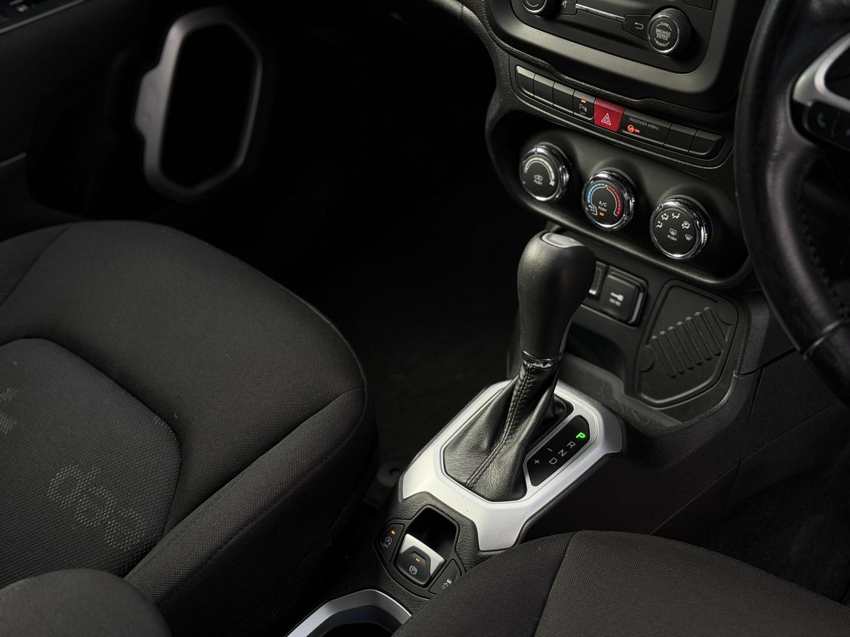 Jeep Renegade 1.4T MultiAirII Longitude SUV 5dr Petrol DDCT Euro 6 (s/s) (140 ps)