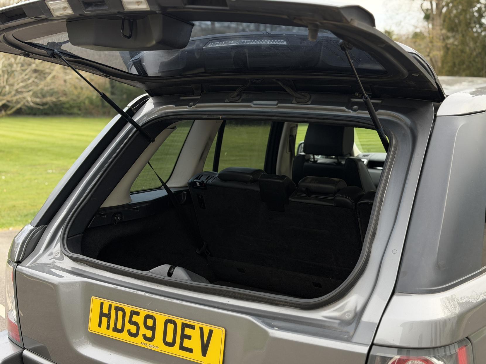 Land Rover Range Rover Sport 3.0 TD V6 HSE SUV 5dr Diesel CommandShift 4WD Euro 4 (245 ps)