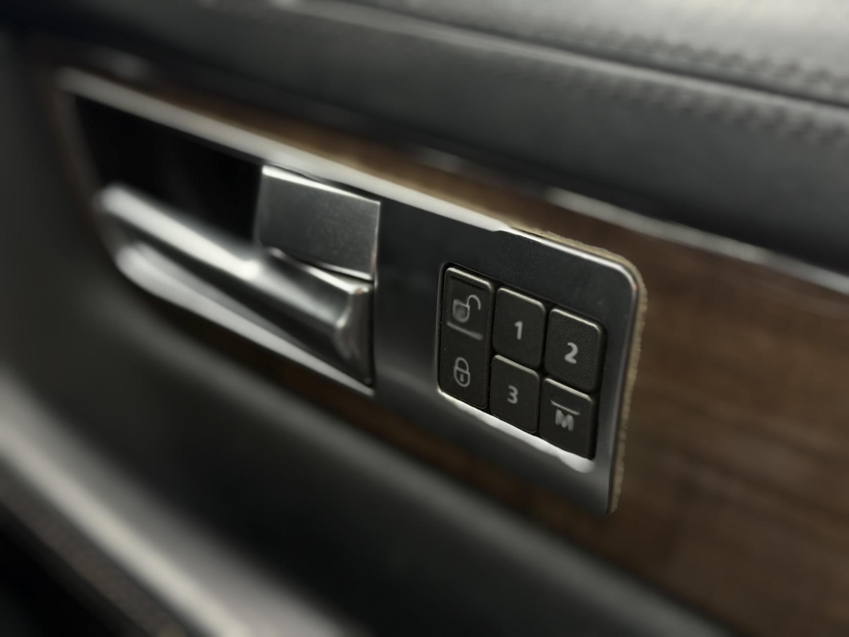 Land Rover Range Rover Sport 3.0 TD V6 HSE SUV 5dr Diesel CommandShift 4WD Euro 4 (245 ps)