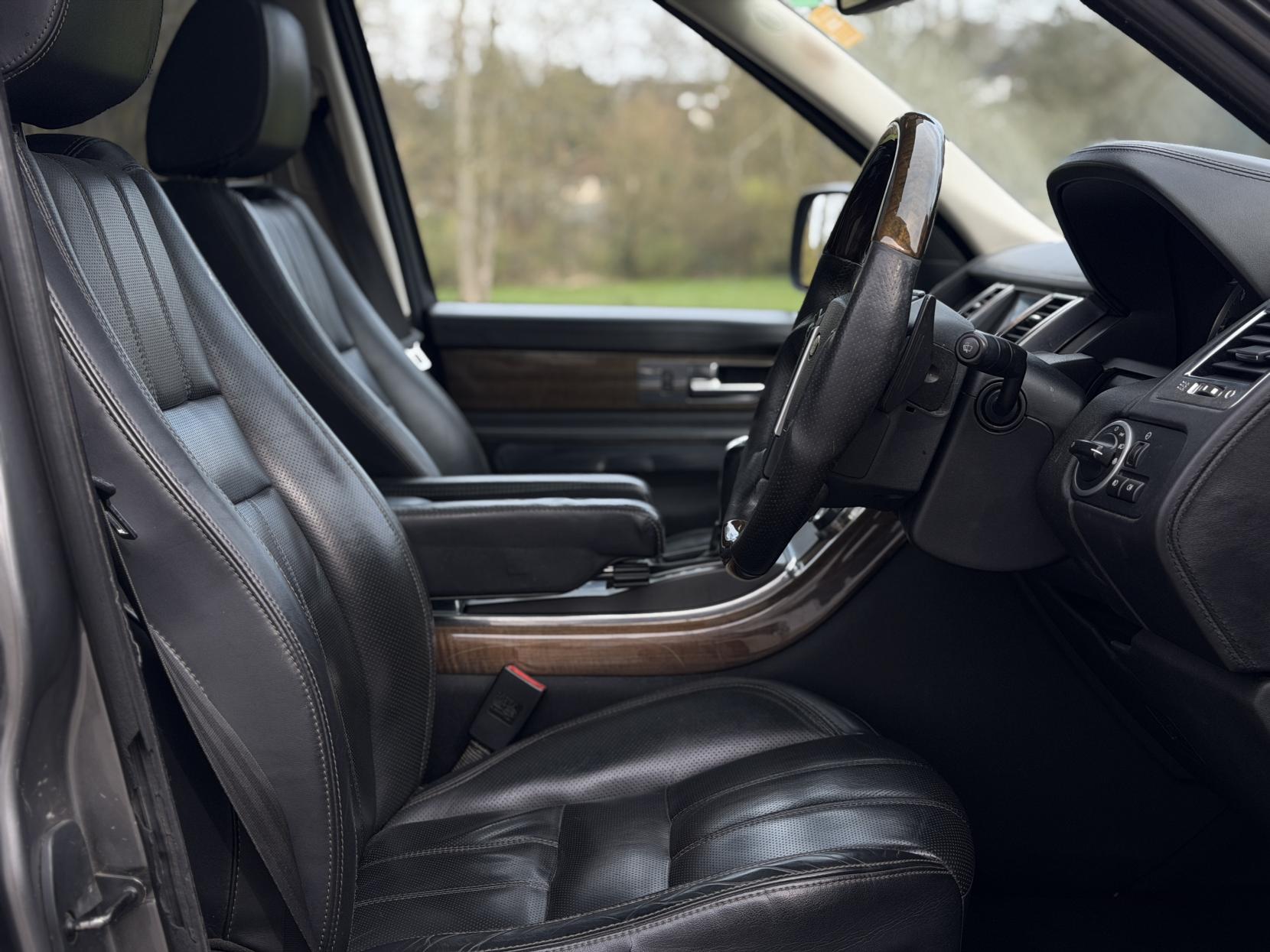 Land Rover Range Rover Sport 3.0 TD V6 HSE SUV 5dr Diesel CommandShift 4WD Euro 4 (245 ps)