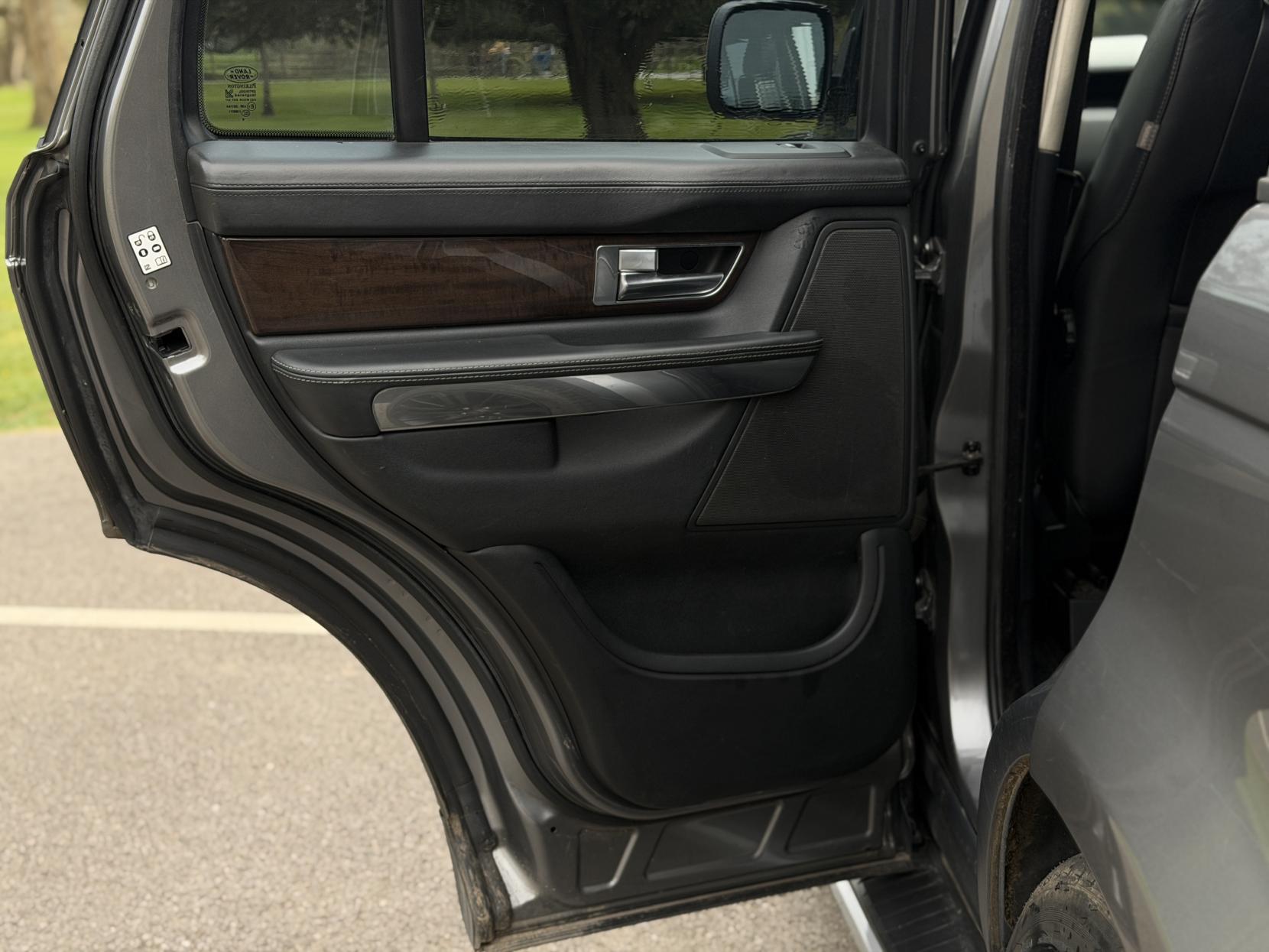 Land Rover Range Rover Sport 3.0 TD V6 HSE SUV 5dr Diesel CommandShift 4WD Euro 4 (245 ps)