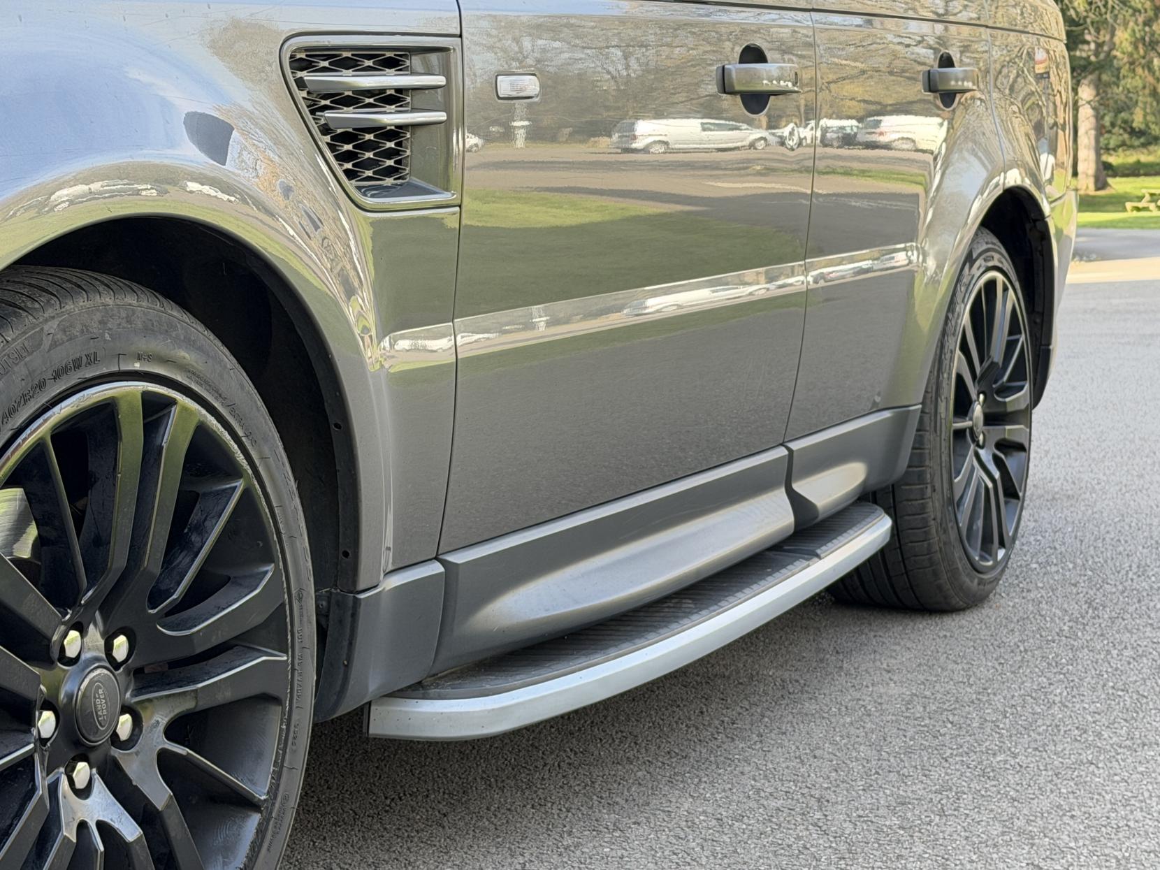 Land Rover Range Rover Sport 3.0 TD V6 HSE SUV 5dr Diesel CommandShift 4WD Euro 4 (245 ps)