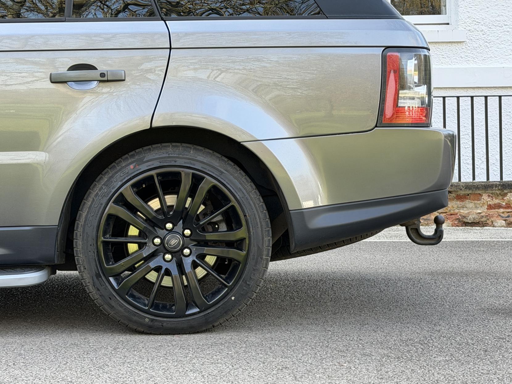 Land Rover Range Rover Sport 3.0 TD V6 HSE SUV 5dr Diesel CommandShift 4WD Euro 4 (245 ps)