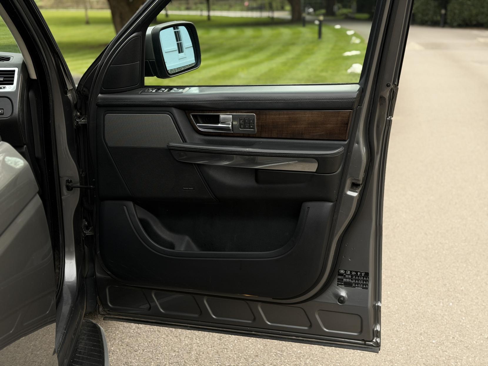 Land Rover Range Rover Sport 3.0 TD V6 HSE SUV 5dr Diesel CommandShift 4WD Euro 4 (245 ps)