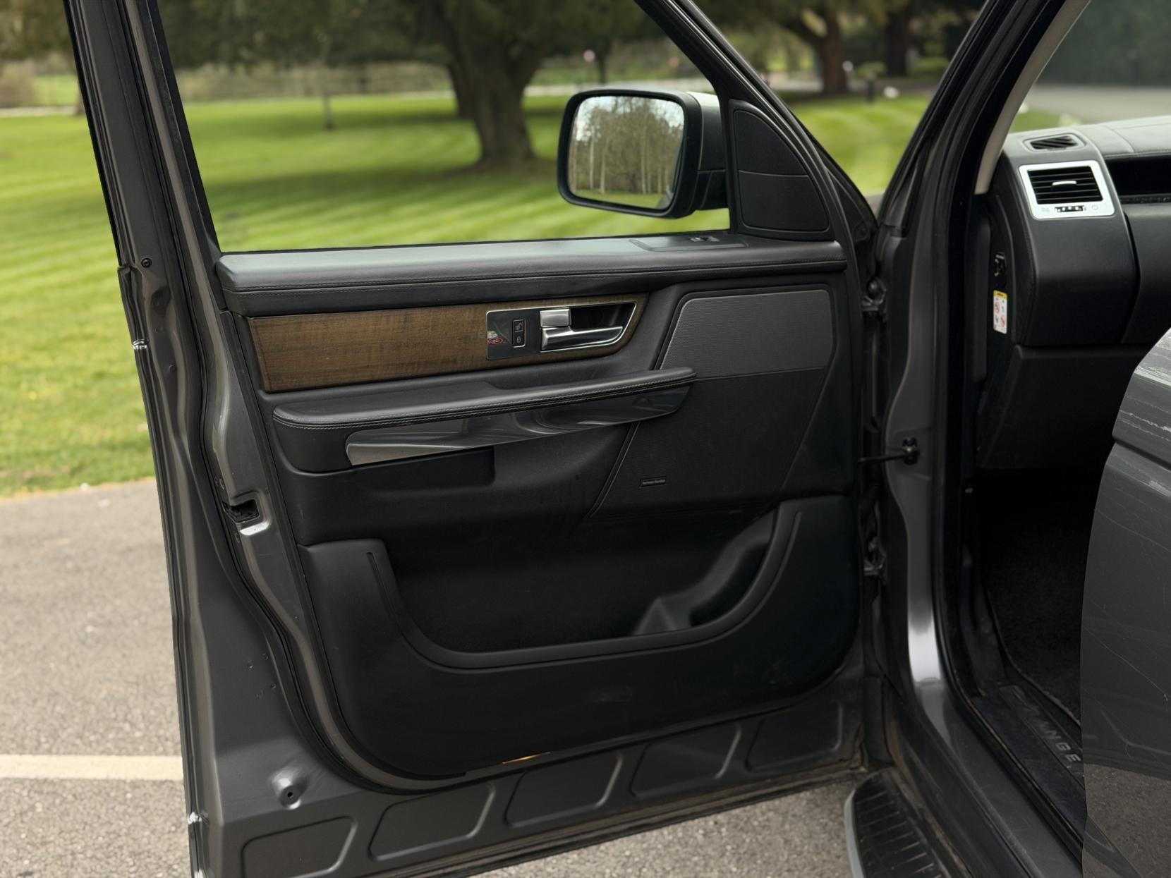 Land Rover Range Rover Sport 3.0 TD V6 HSE SUV 5dr Diesel CommandShift 4WD Euro 4 (245 ps)