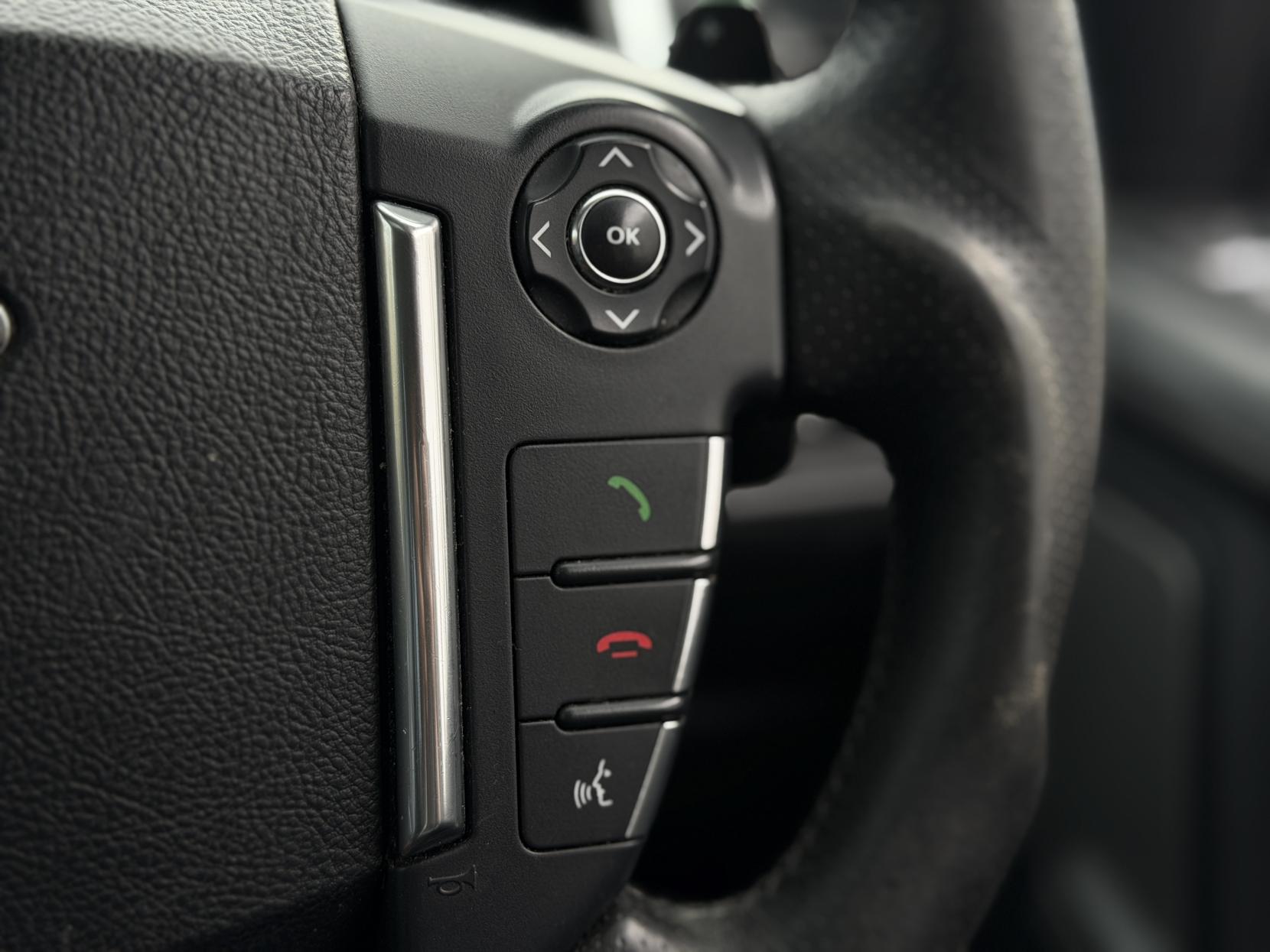 Land Rover Range Rover Sport 3.0 TD V6 HSE SUV 5dr Diesel CommandShift 4WD Euro 4 (245 ps)