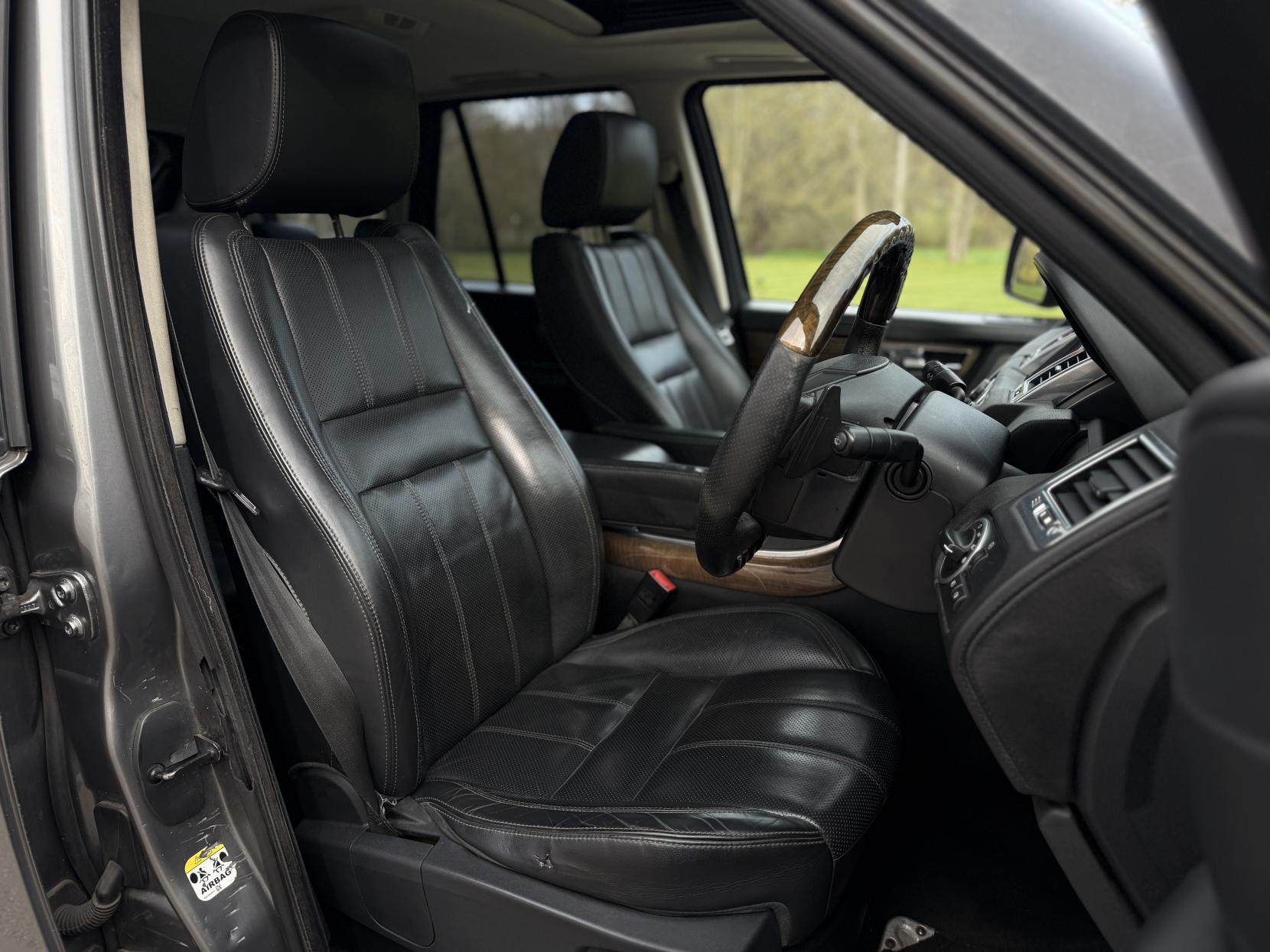 Land Rover Range Rover Sport 3.0 TD V6 HSE SUV 5dr Diesel CommandShift 4WD Euro 4 (245 ps)