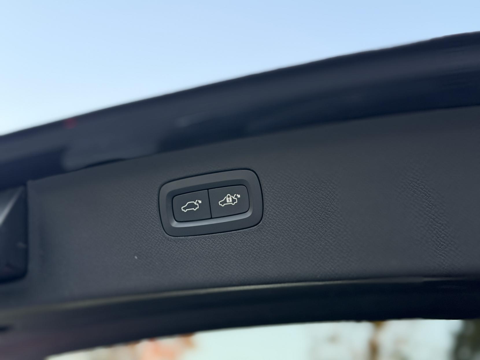 Volvo XC90 2.0h T8 Twin Engine Recharge 11.6kWh Inscription SUV 5dr Petrol Plug-in Hybrid Auto 4WD Euro 6 (s/s) (390 ps)