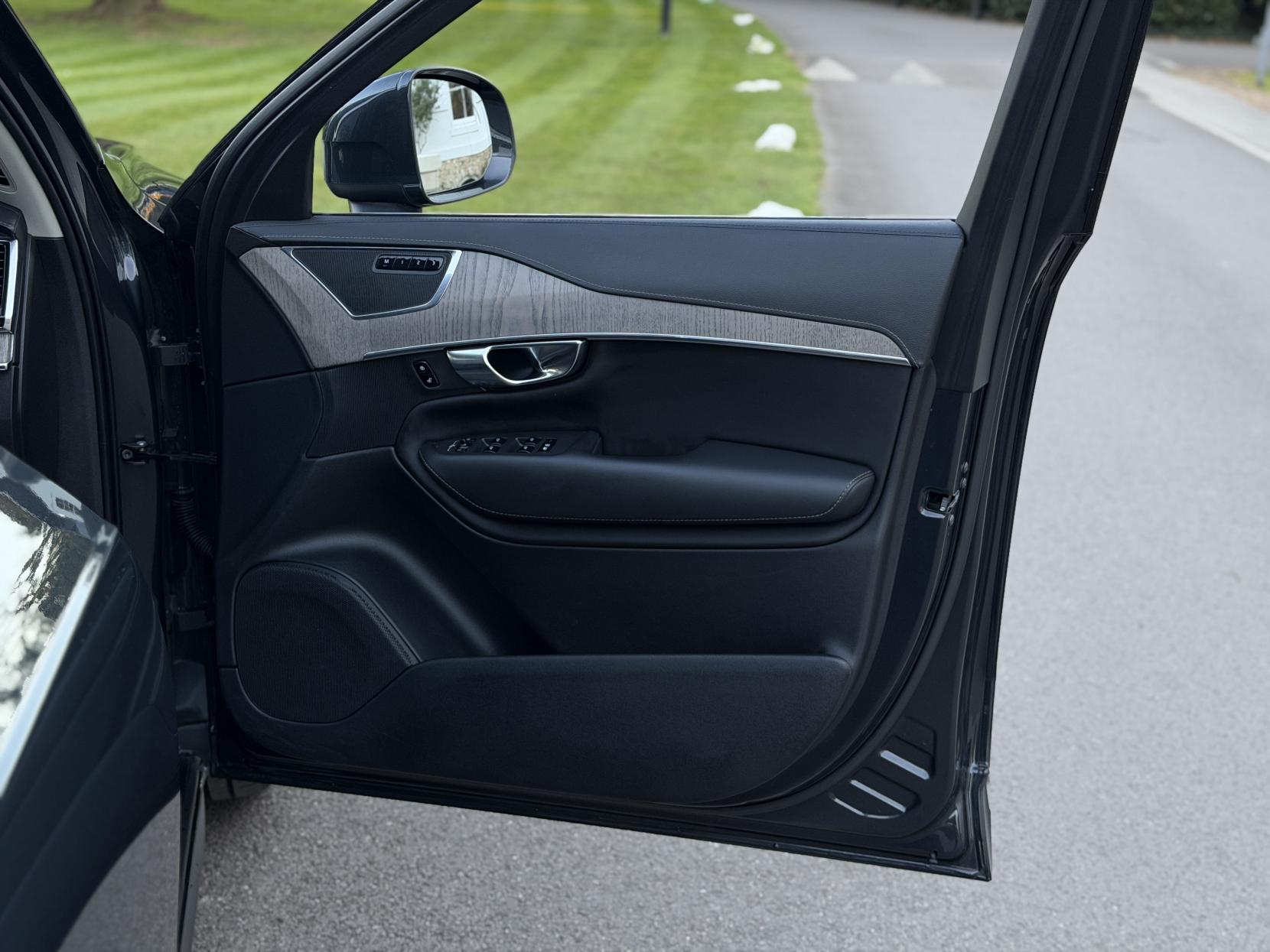 Volvo XC90 2.0h T8 Twin Engine Recharge 11.6kWh Inscription SUV 5dr Petrol Plug-in Hybrid Auto 4WD Euro 6 (s/s) (390 ps)