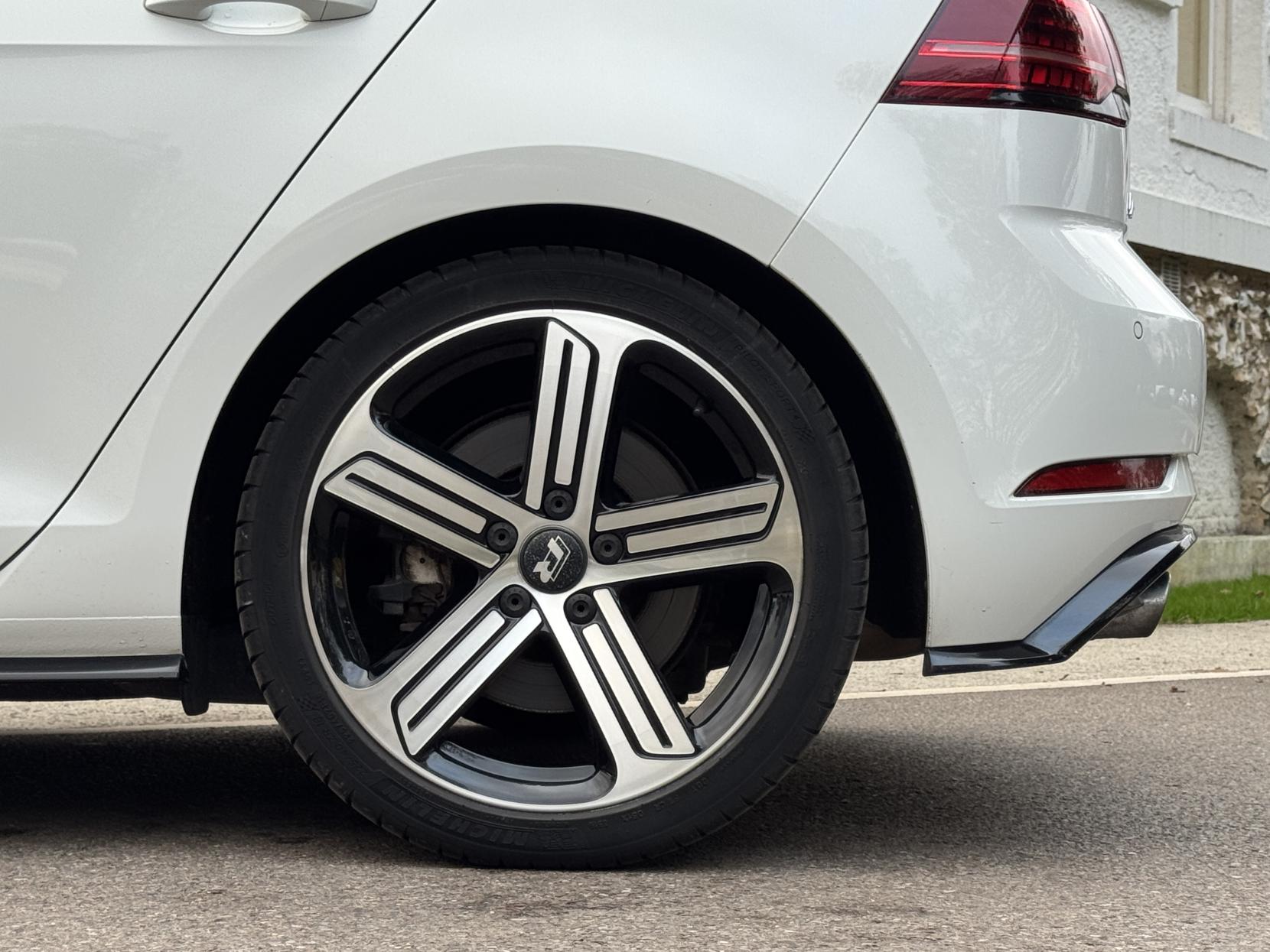 Volkswagen Golf 2.0 TSI R Hatchback 5dr Petrol DSG 4Motion Euro 6 (s/s) (310 ps)