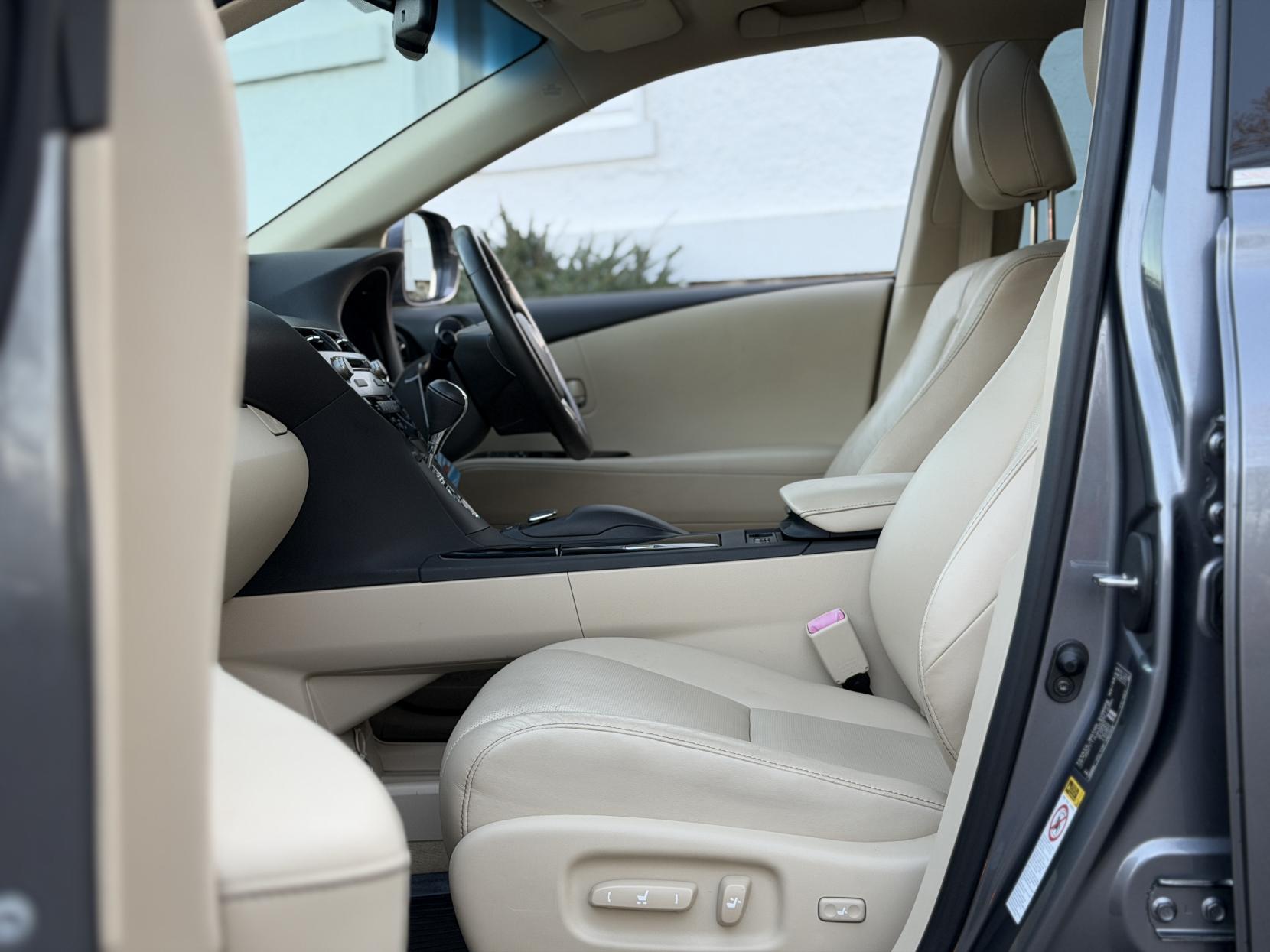 Lexus RX 3.5 450h V6 Luxury SUV 5dr Petrol Hybrid CVT 4WD Euro 5 (s/s) (299 ps)