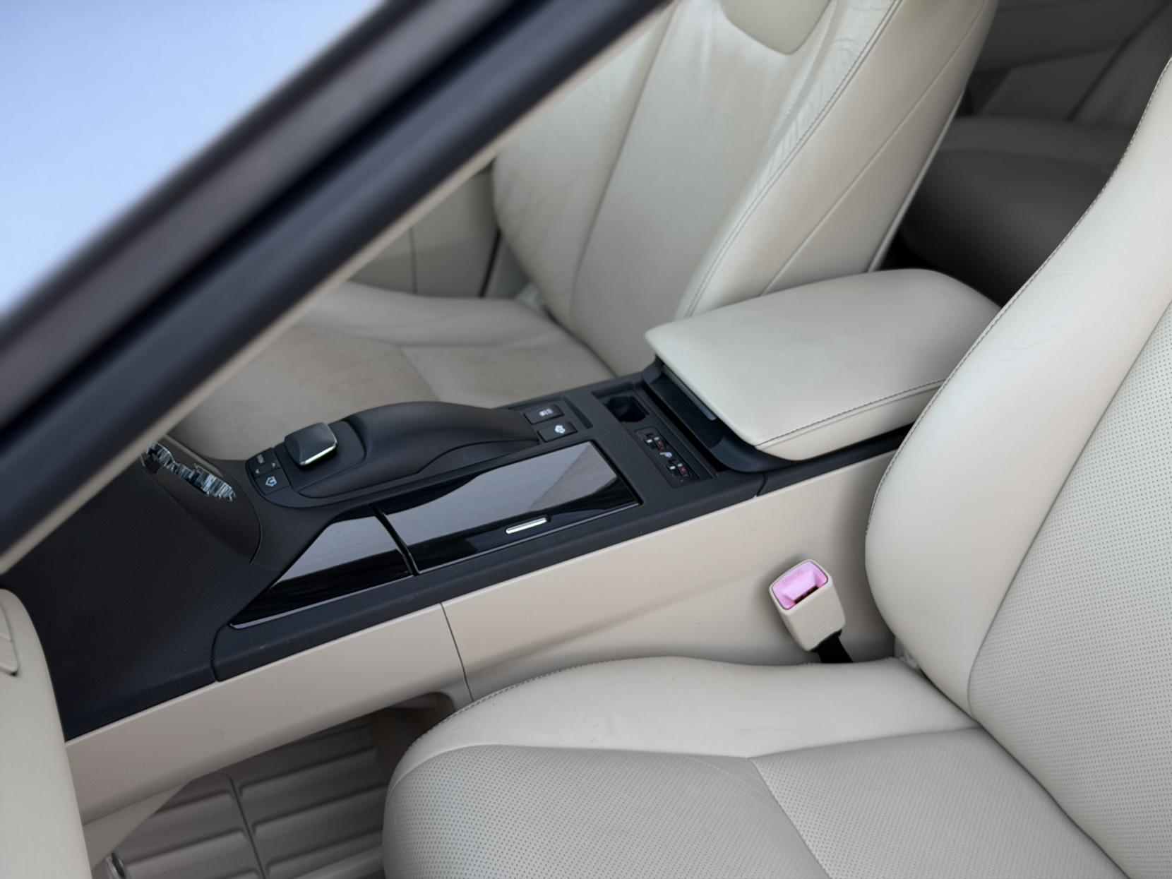 Lexus RX 3.5 450h V6 Luxury SUV 5dr Petrol Hybrid CVT 4WD Euro 5 (s/s) (299 ps)