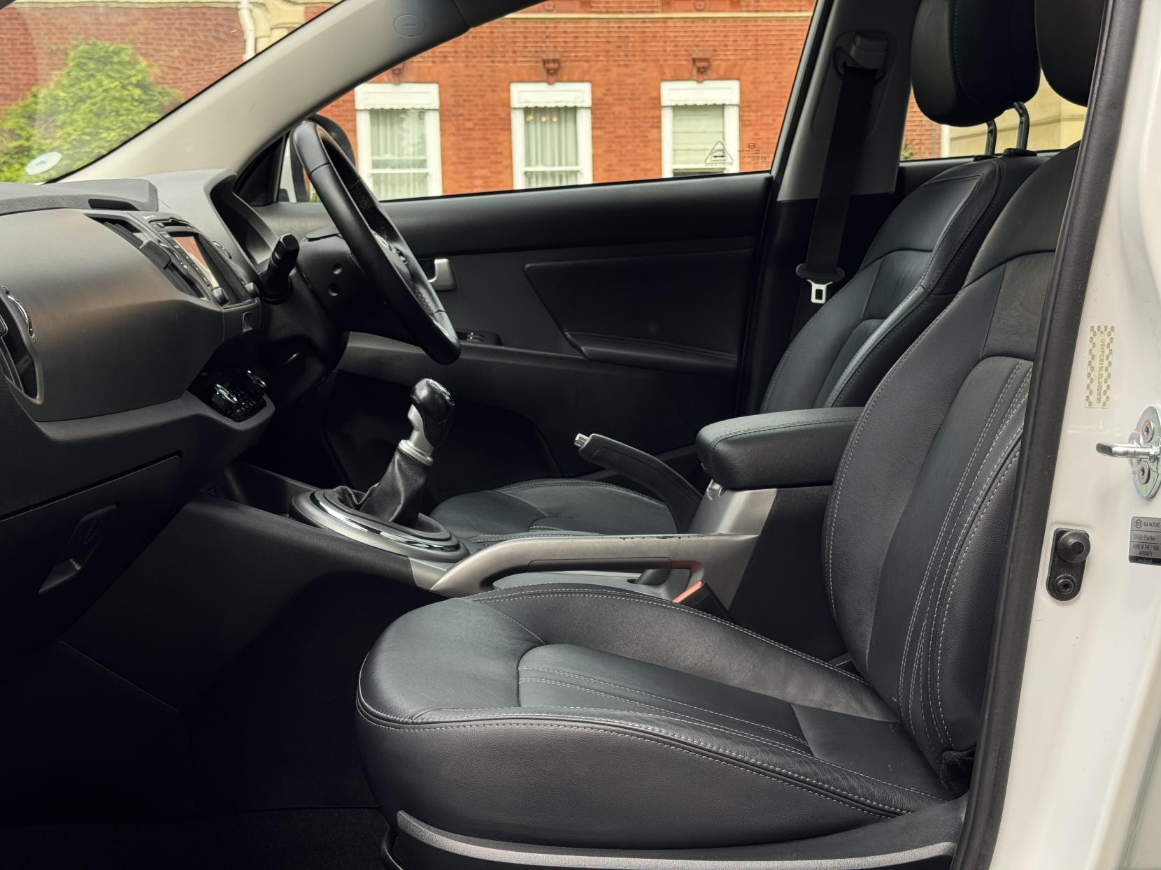Kia Sportage 1.7 CRDi EcoDynamics 3 SUV 5dr Diesel Manual 2WD Euro 5 (s/s) (114 bhp)