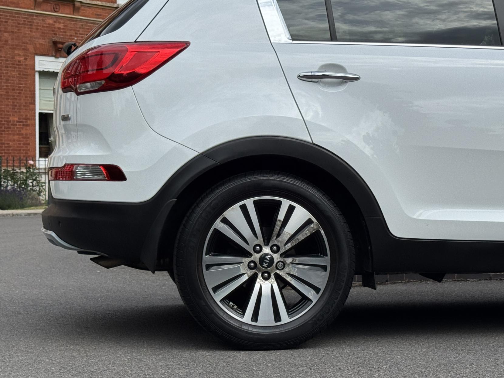 Kia Sportage 1.7 CRDi EcoDynamics 3 SUV 5dr Diesel Manual 2WD Euro 5 (s/s) (114 bhp)
