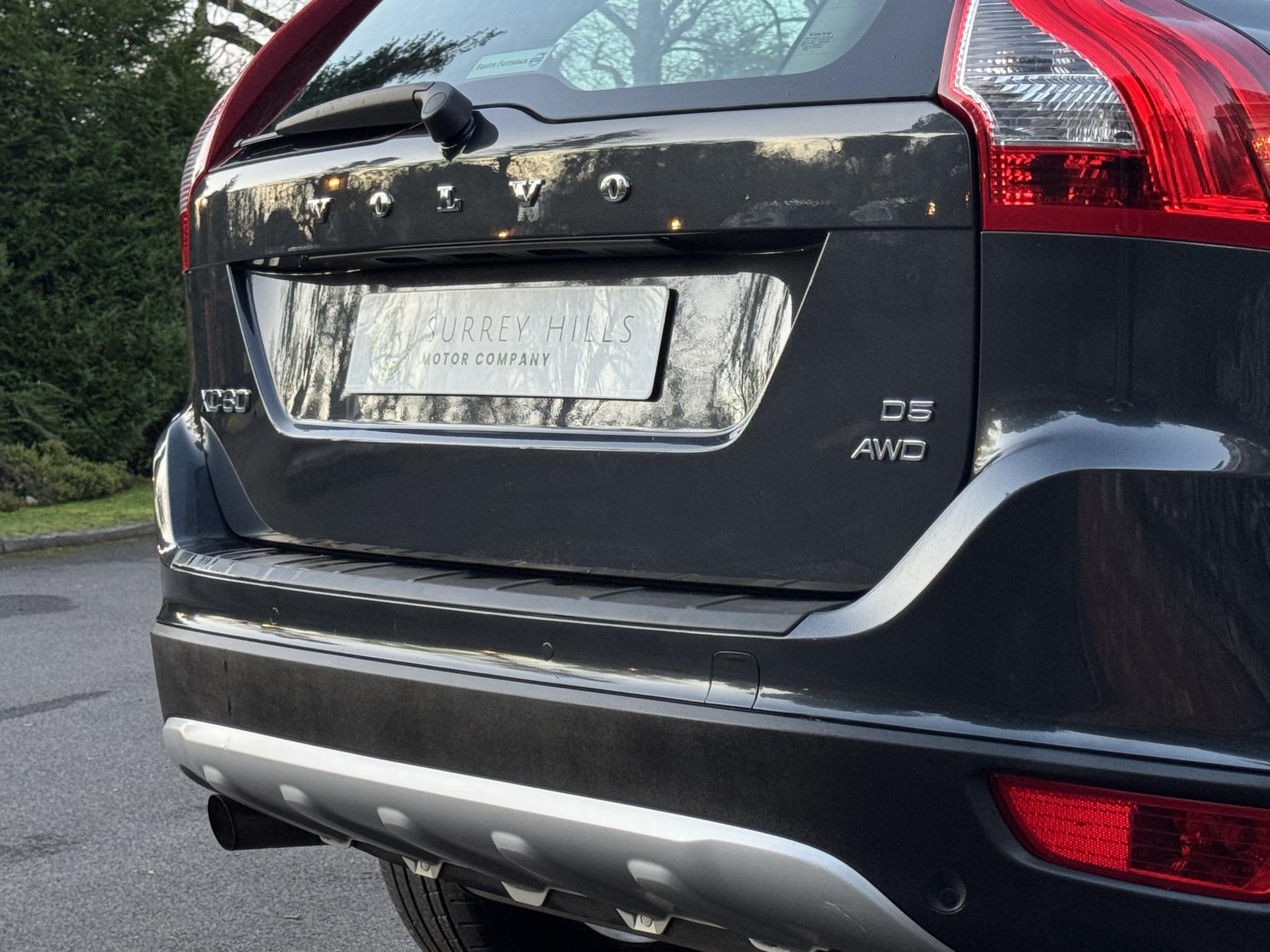 Volvo XC60 2.4 D5 SE Lux SUV 5dr Diesel Geartronic AWD Euro 4 (185 ps)