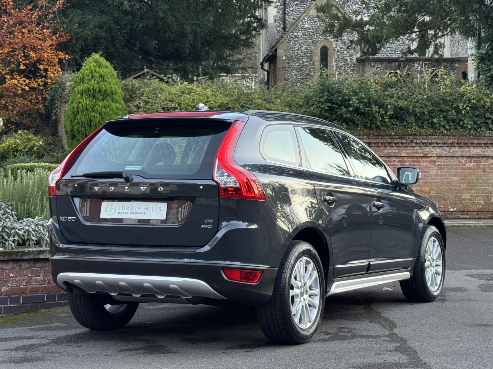 Volvo XC60 2.4 D5 SE Lux SUV 5dr Diesel Geartronic AWD Euro 4 (185 ps)