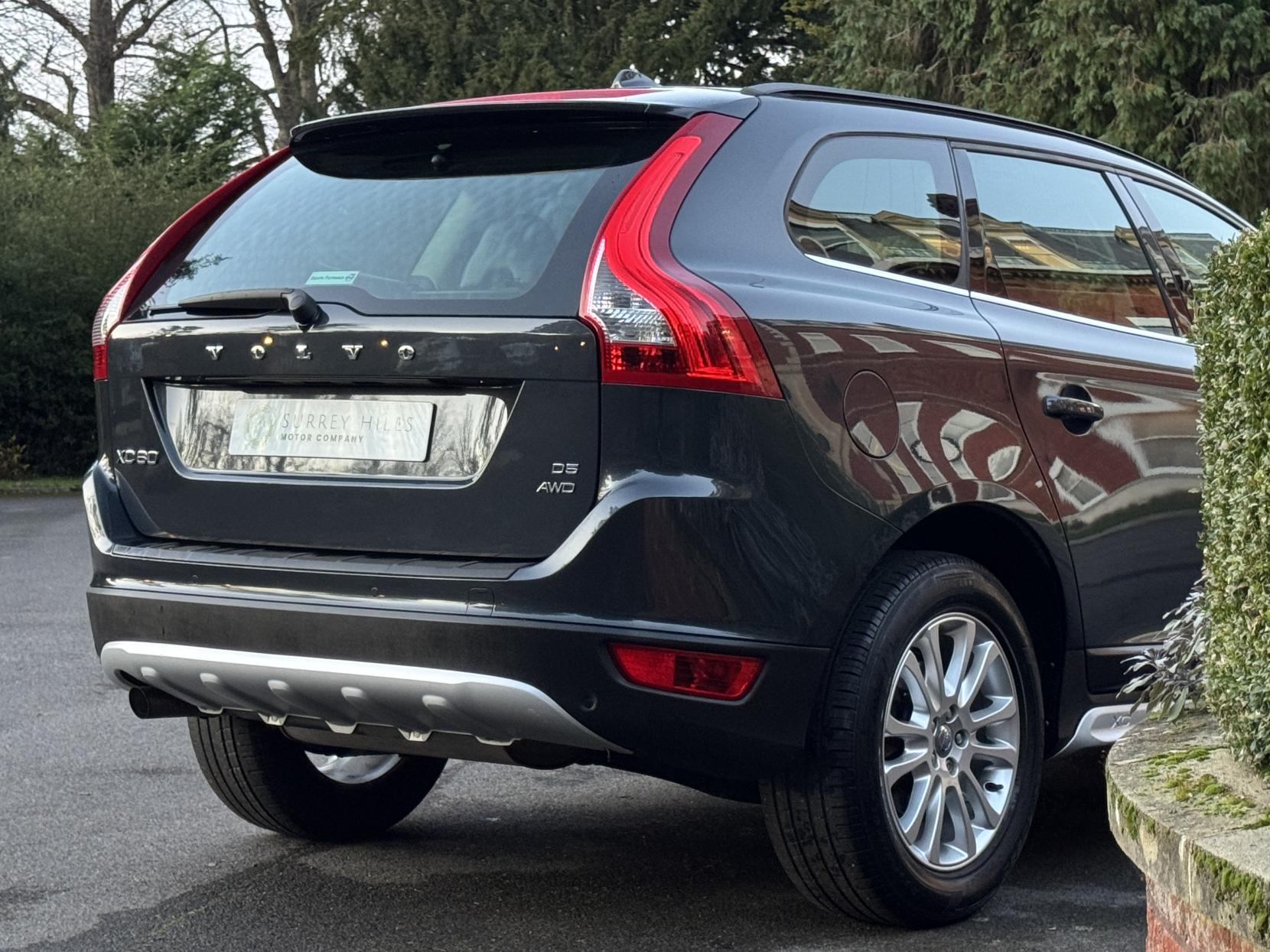 Volvo XC60 2.4 D5 SE Lux SUV 5dr Diesel Geartronic AWD Euro 4 (185 ps)