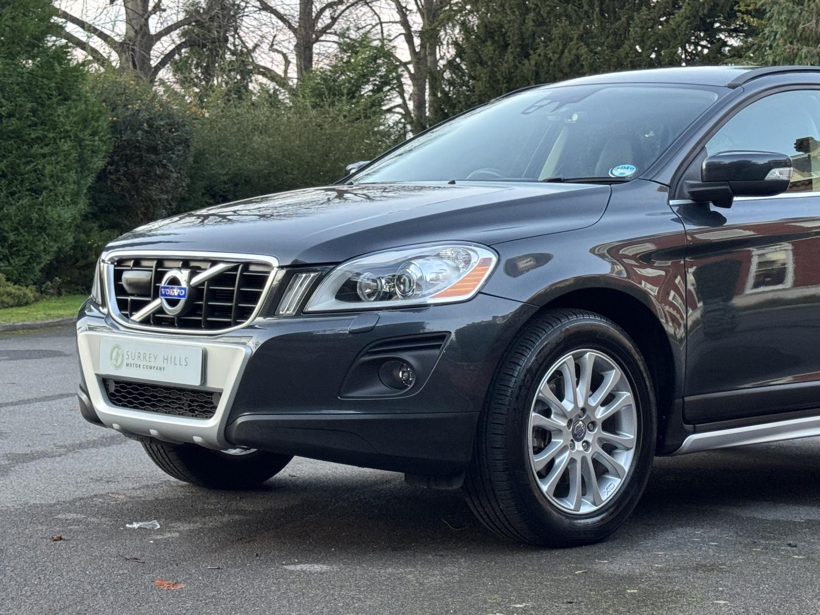 Volvo XC60 2.4 D5 SE Lux SUV 5dr Diesel Geartronic AWD Euro 4 (185 ps)