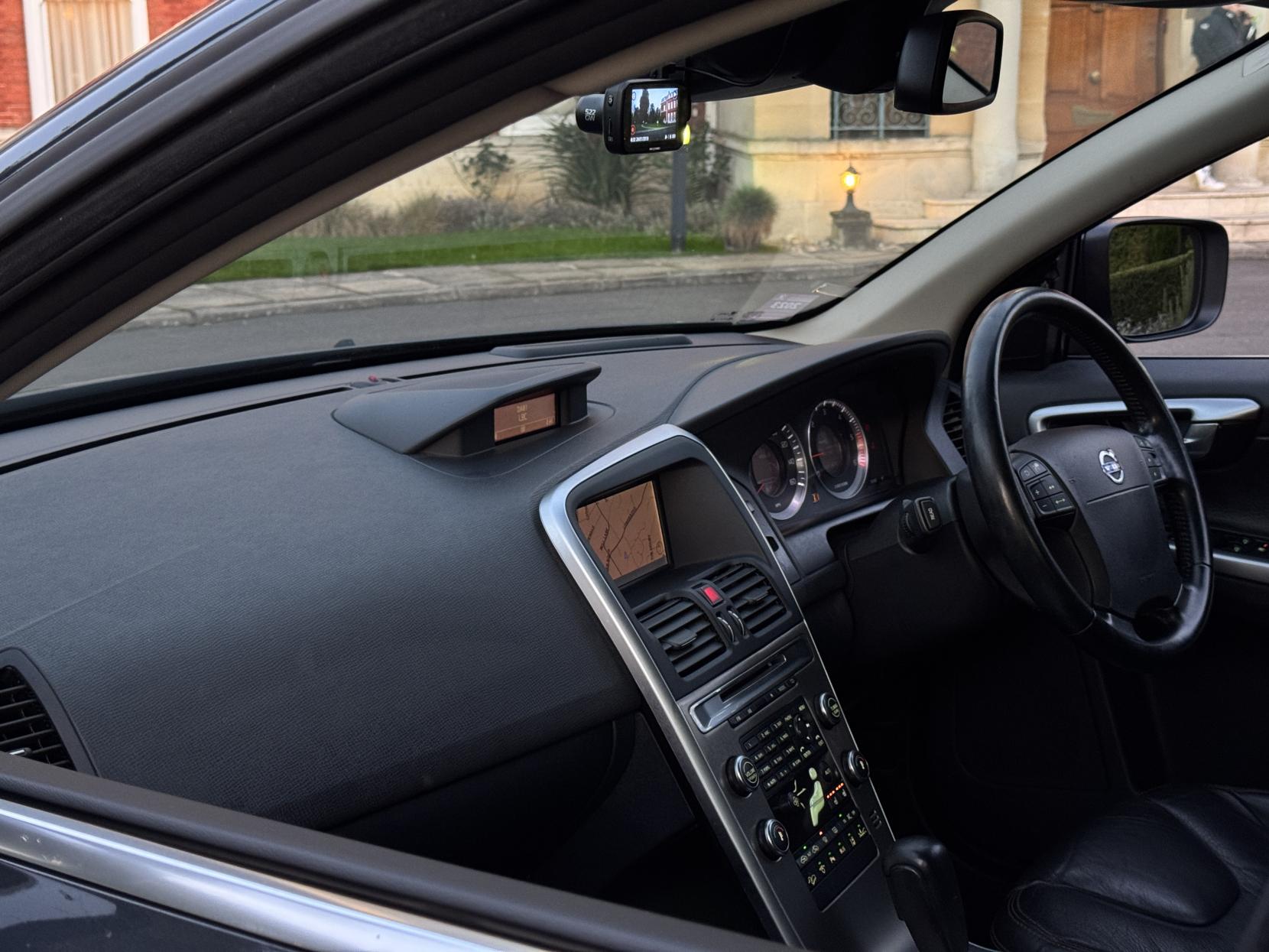 Volvo XC60 2.4 D5 SE Lux SUV 5dr Diesel Geartronic AWD Euro 4 (185 ps)