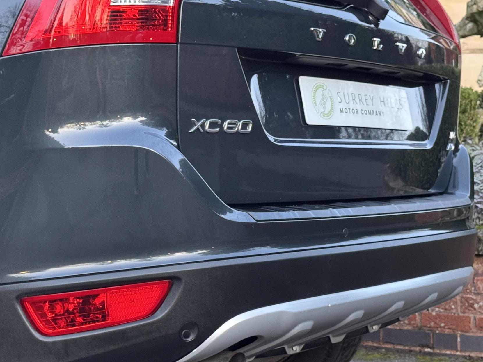 Volvo XC60 2.4 D5 SE Lux SUV 5dr Diesel Geartronic AWD Euro 4 (185 ps)