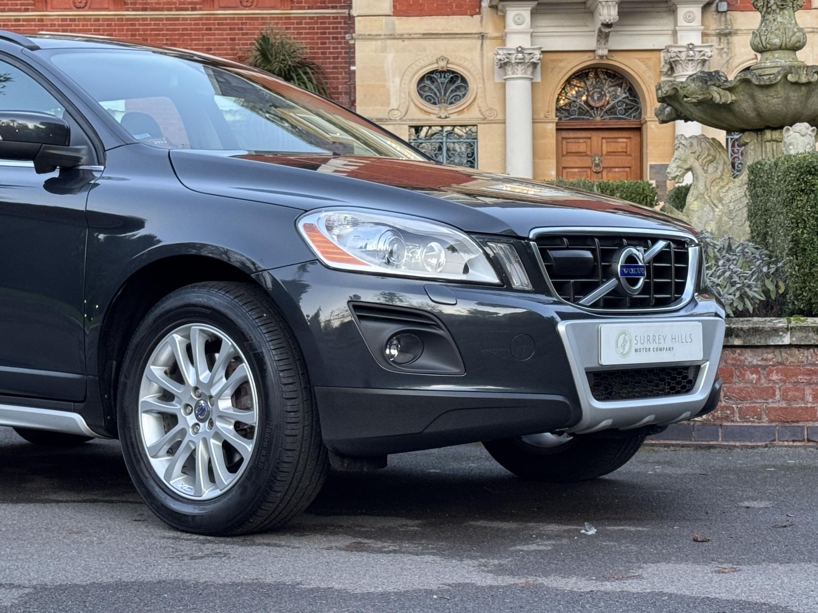 Volvo XC60 2.4 D5 SE Lux SUV 5dr Diesel Geartronic AWD Euro 4 (185 ps)