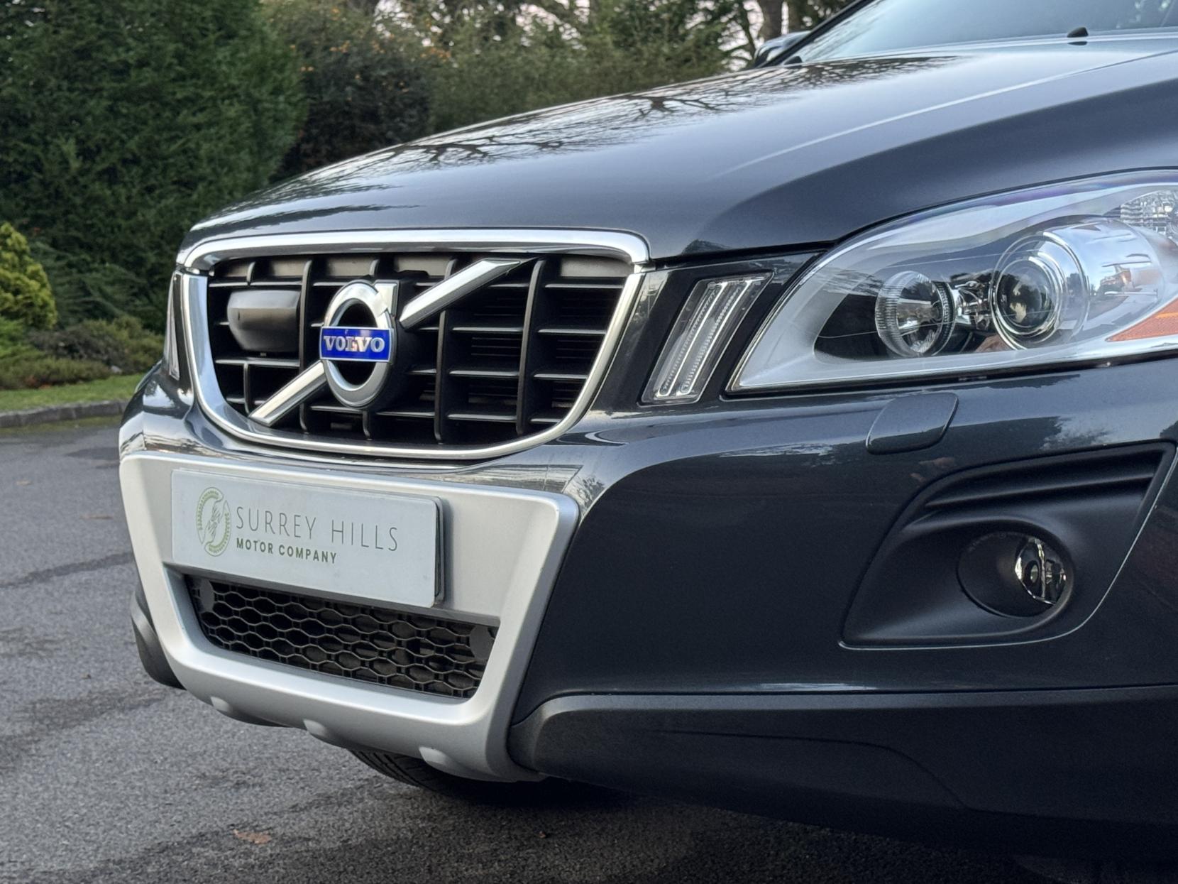 Volvo XC60 2.4 D5 SE Lux SUV 5dr Diesel Geartronic AWD Euro 4 (185 ps)