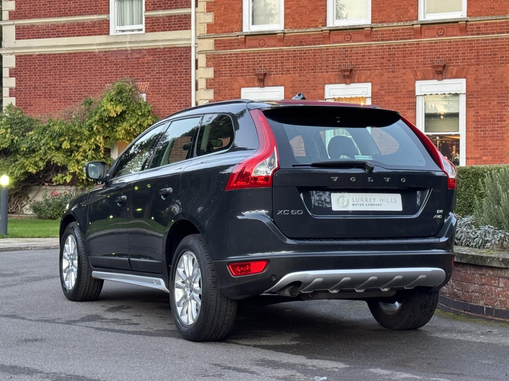 Volvo XC60 2.4 D5 SE Lux SUV 5dr Diesel Geartronic AWD Euro 4 (185 ps)