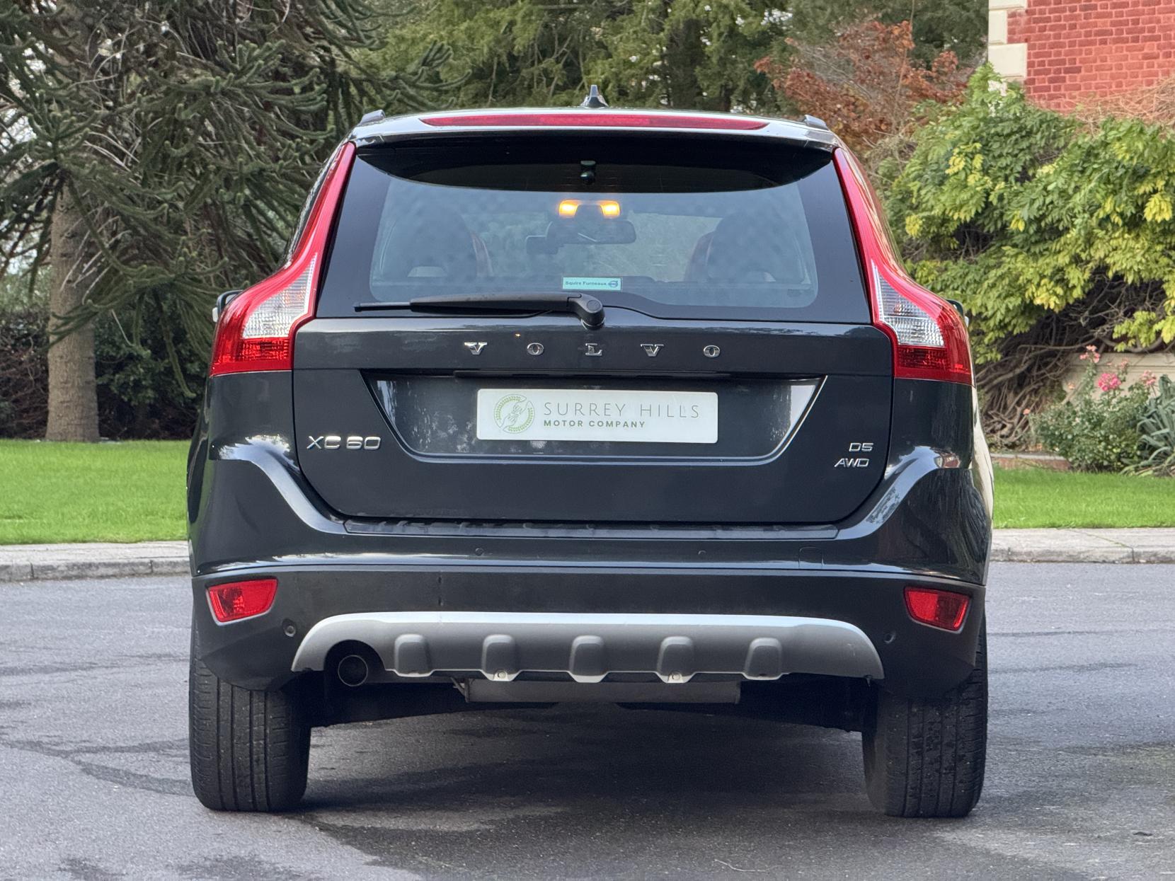 Volvo XC60 2.4 D5 SE Lux SUV 5dr Diesel Geartronic AWD Euro 4 (185 ps)