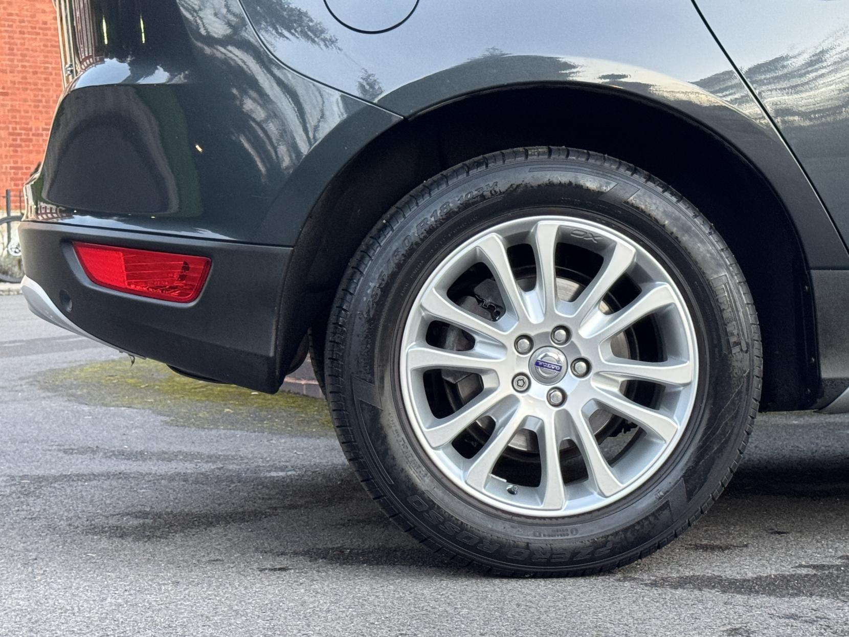 Volvo XC60 2.4 D5 SE Lux SUV 5dr Diesel Geartronic AWD Euro 4 (185 ps)